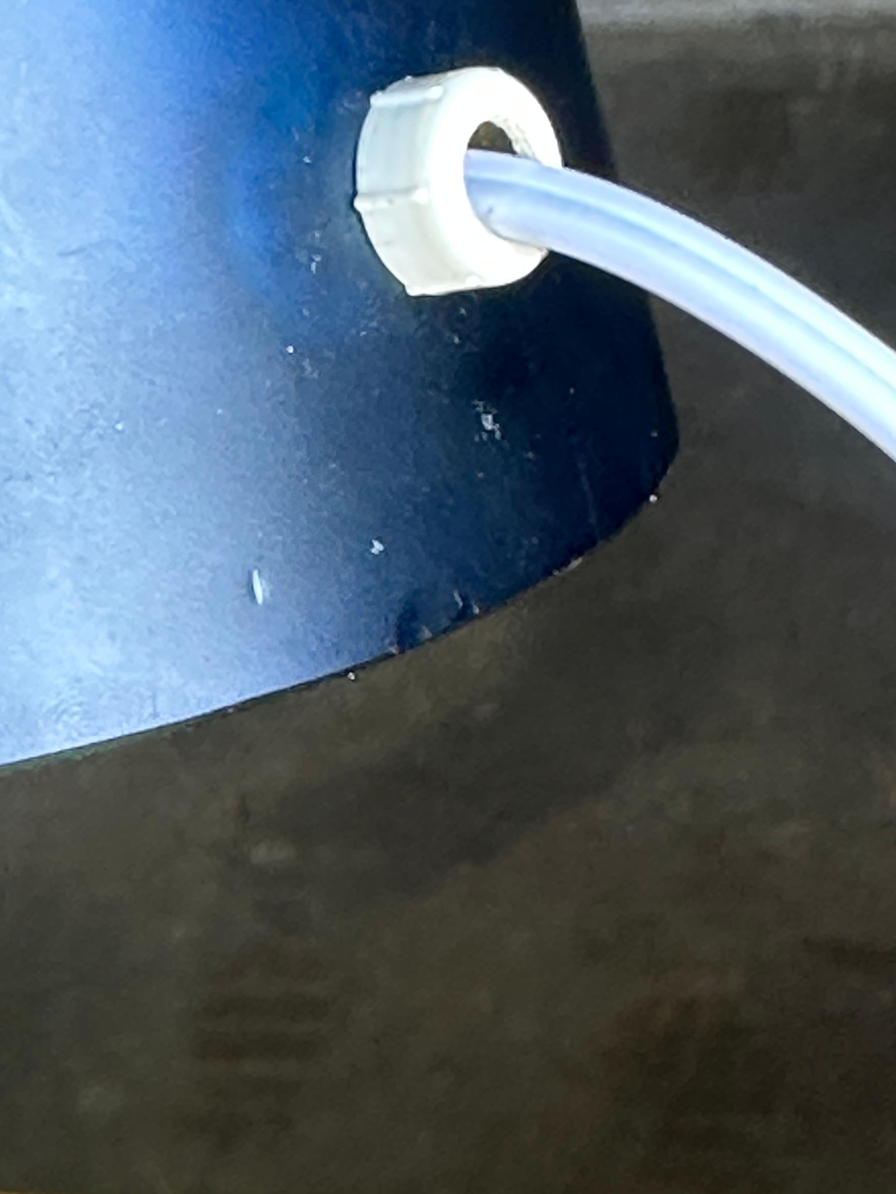 Verre Lampe conique européenne moderne du milieu du siècle dernier en verre bleu en vente