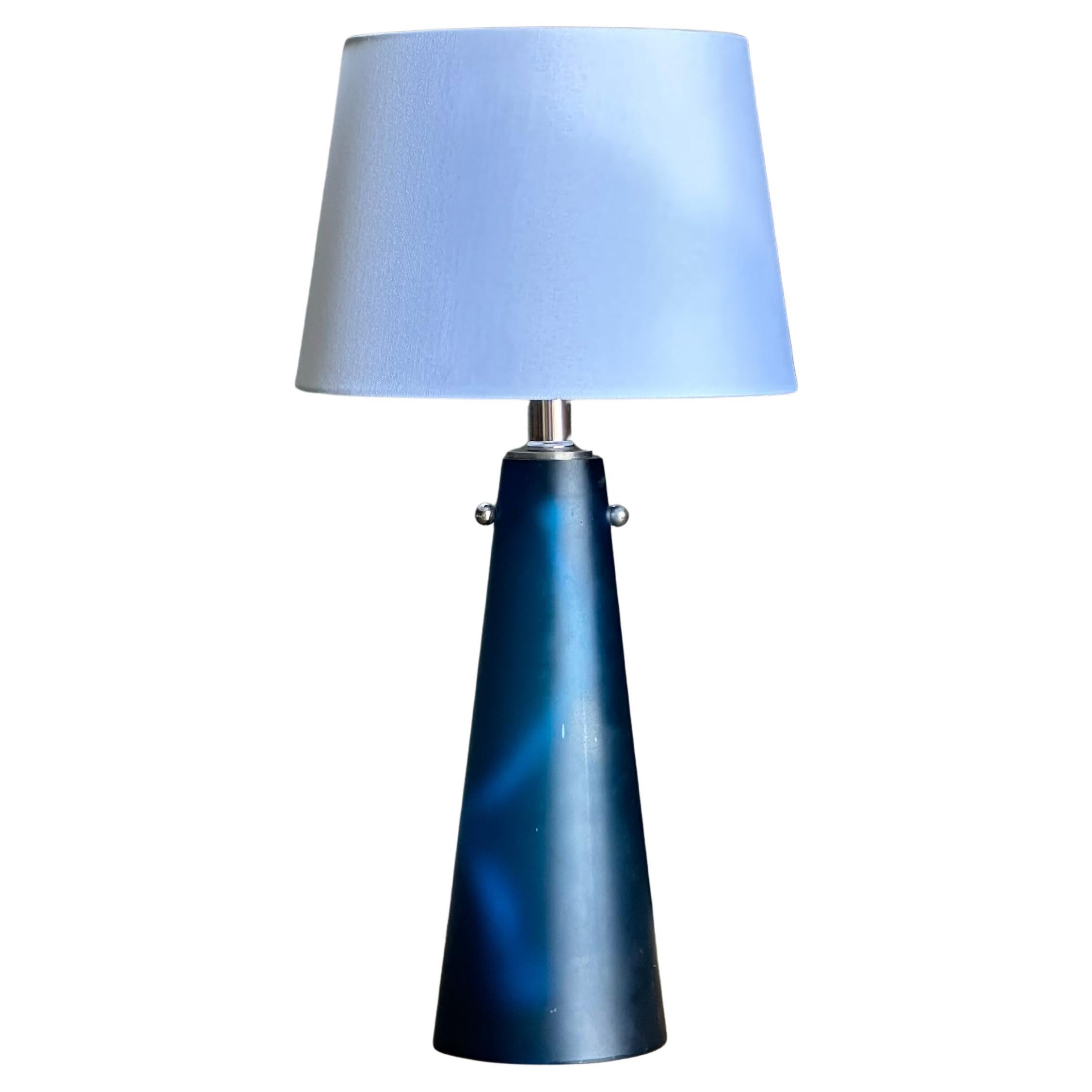 Lampe conique européenne moderne du milieu du siècle dernier en verre bleu