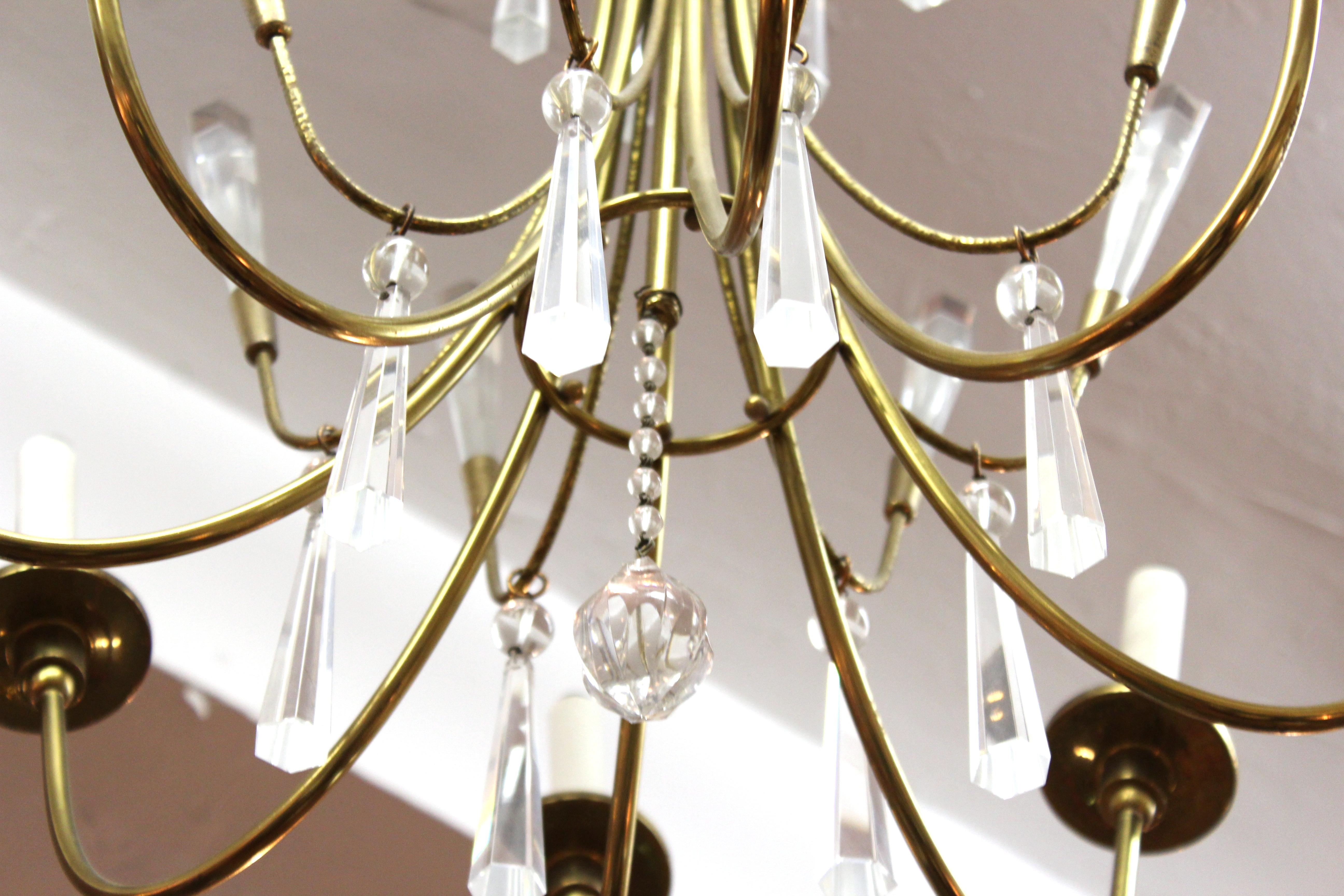 20th Century Mid-Century Modern European Brass Chandelier with Crystal Pendants For Sale