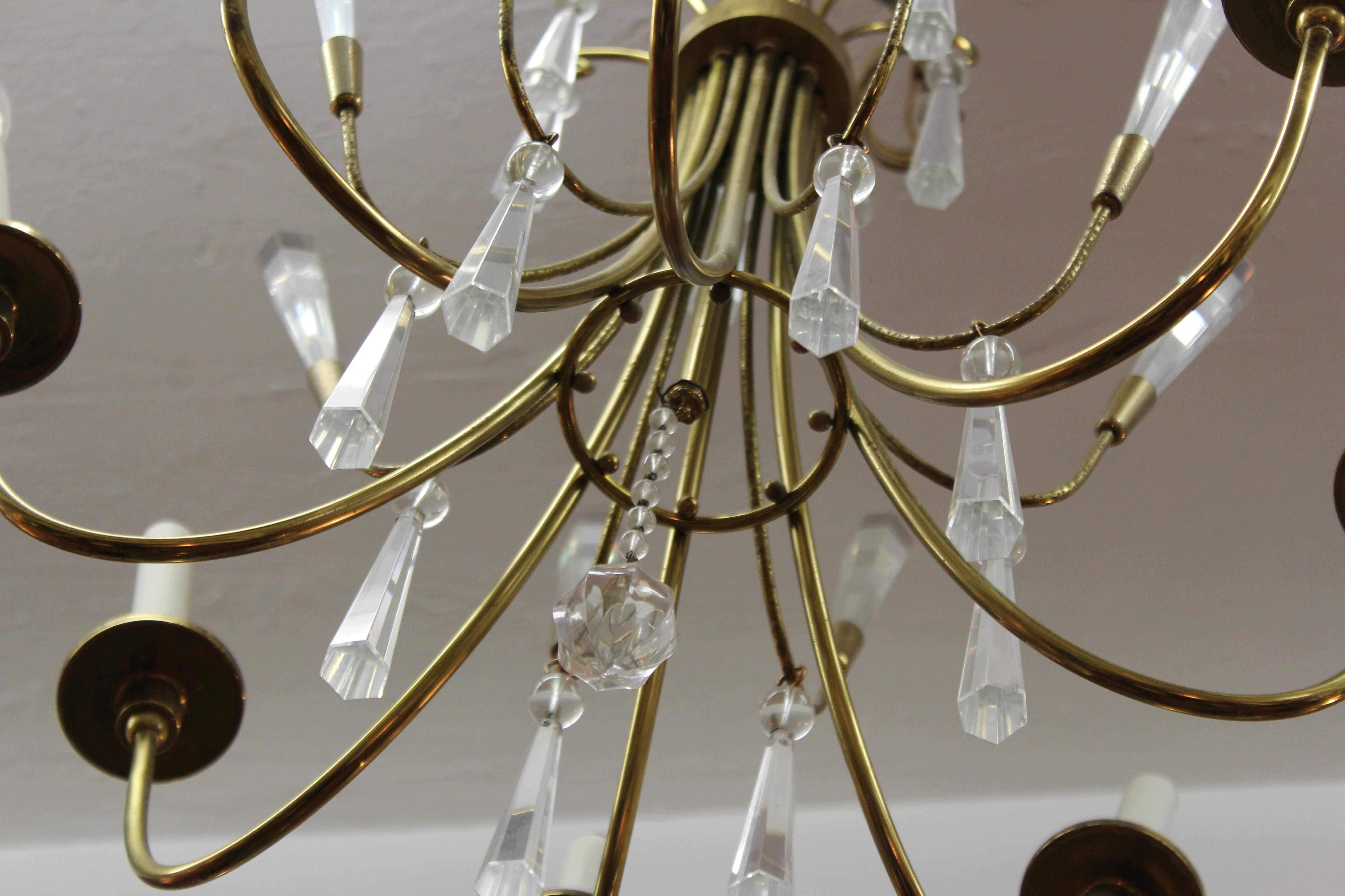 Mid-Century Modern European Brass Chandelier with Crystal Pendants For Sale 4