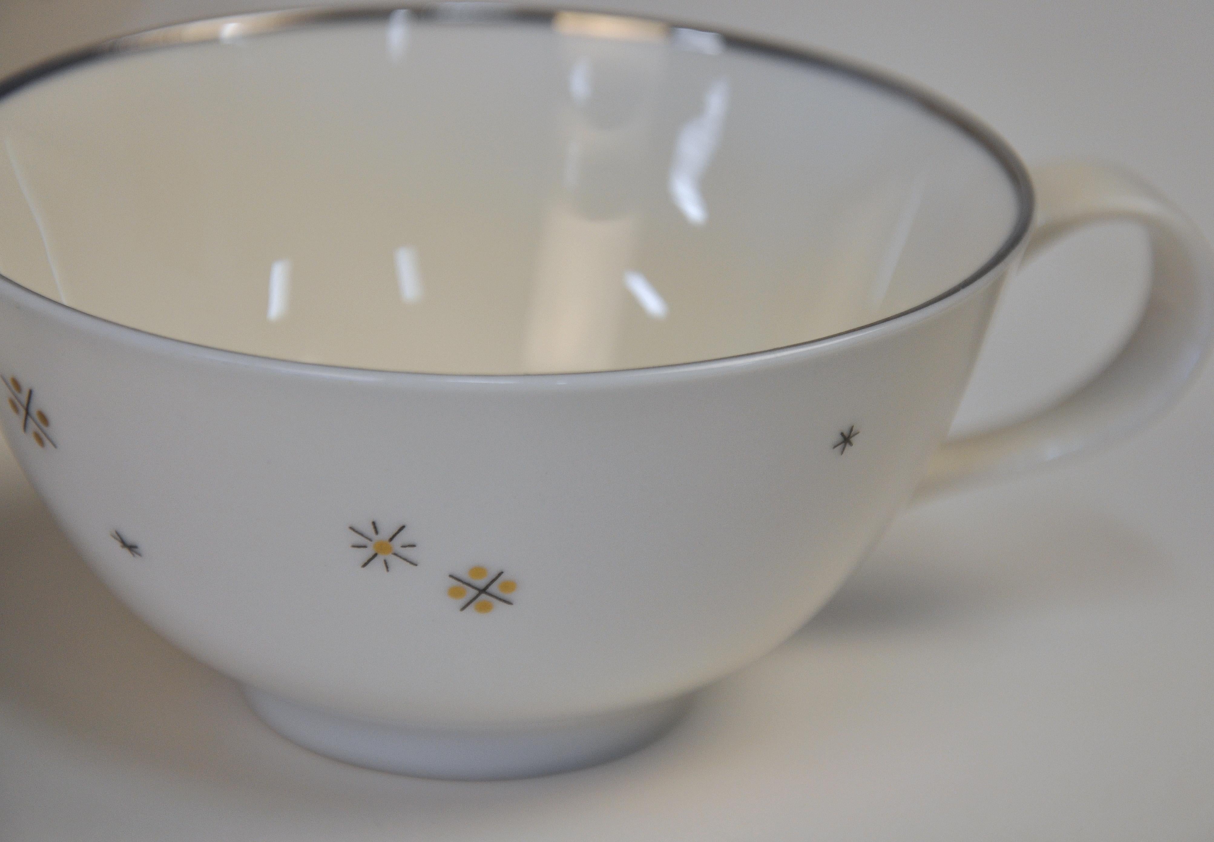 Mid-Century Modern Evening Star Porcelain Dinner Service for 12 In Good Condition In Miami, FL