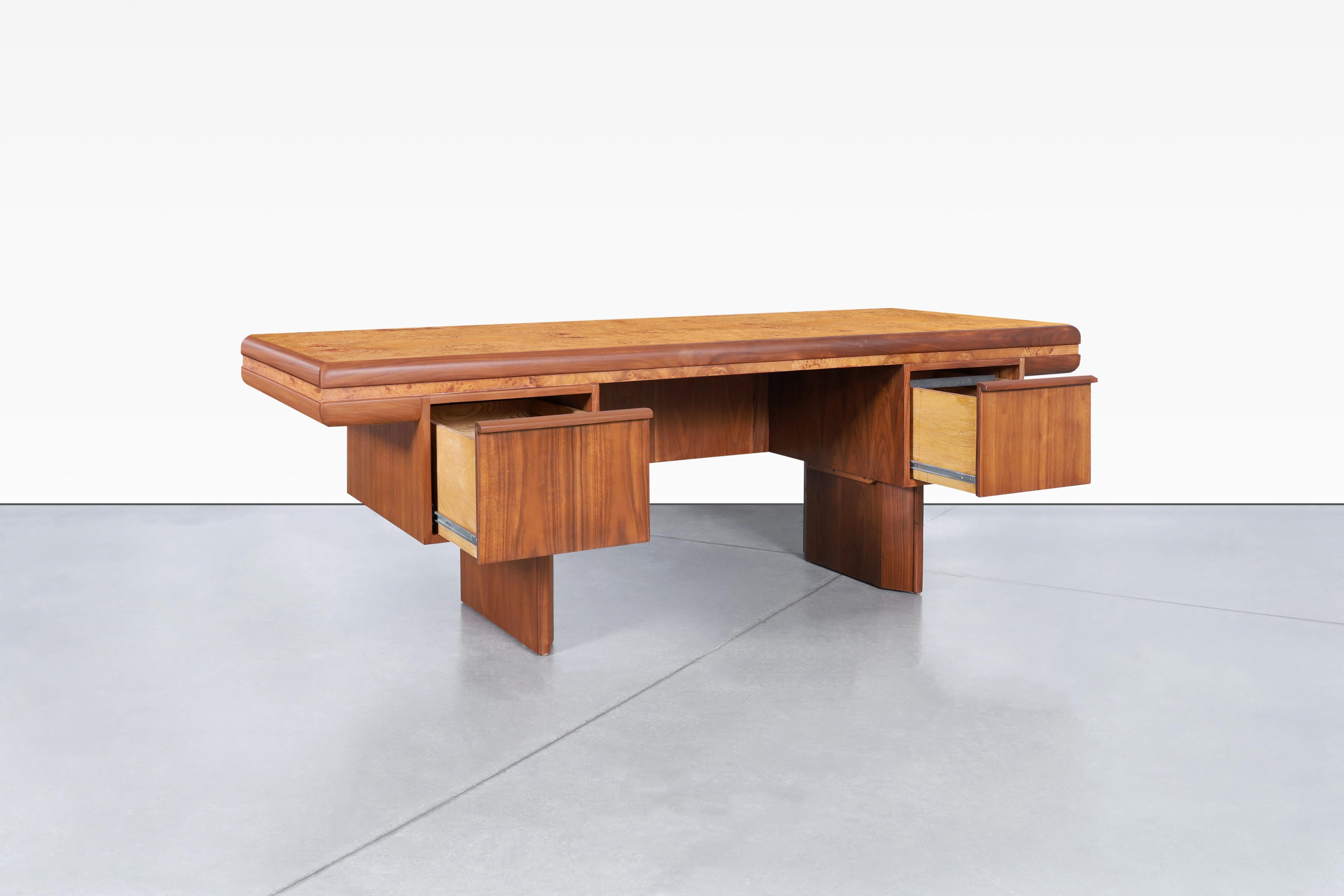 Mid-Century Modern Executive Burl Wood and Walnut Desk In Excellent Condition In North Hollywood, CA