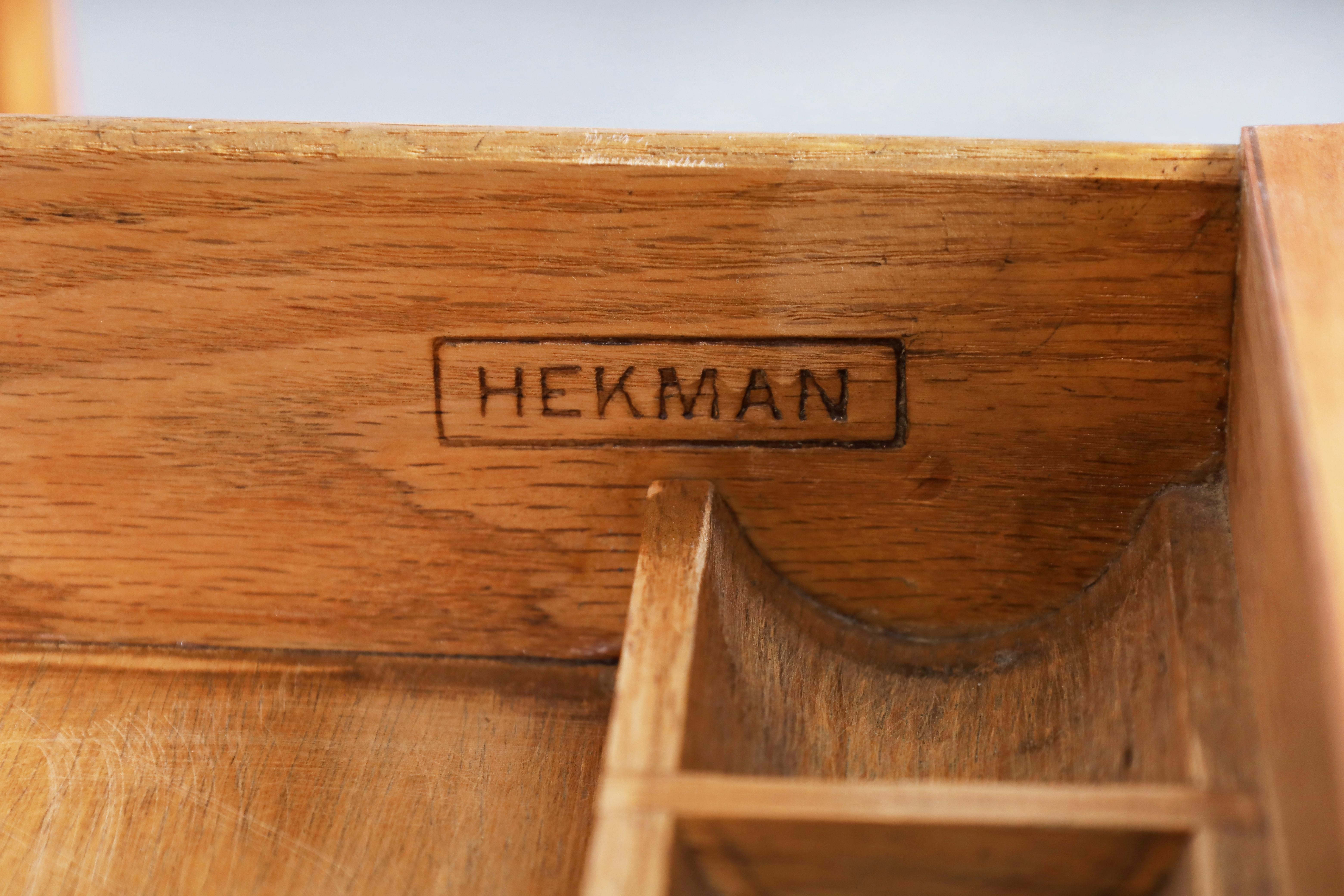 Bureau de direction en bois de ronce de style Modernity par Hekman en vente 6