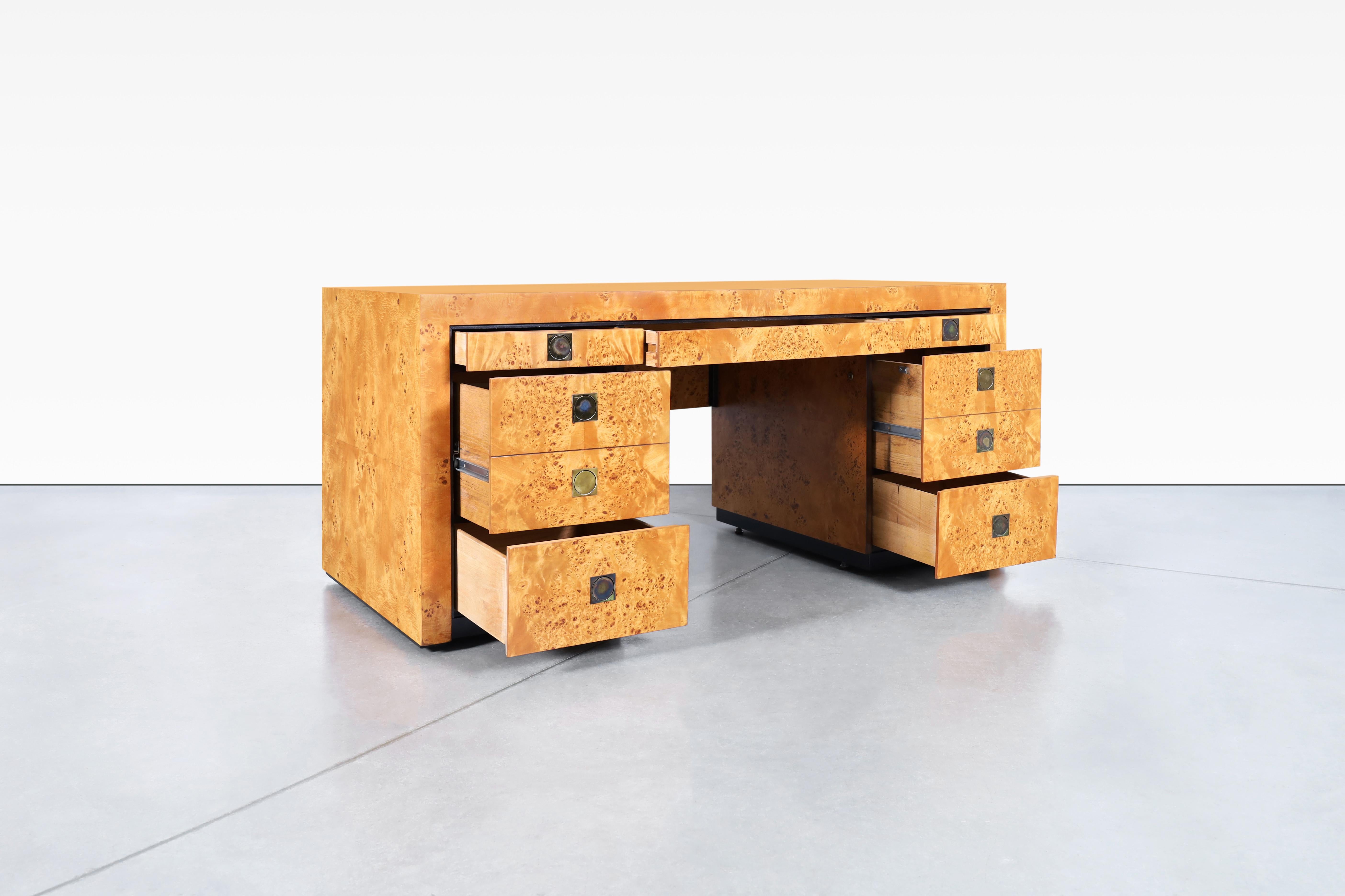 Américain Bureau de direction en bois de ronce de style Modernity par Hekman en vente
