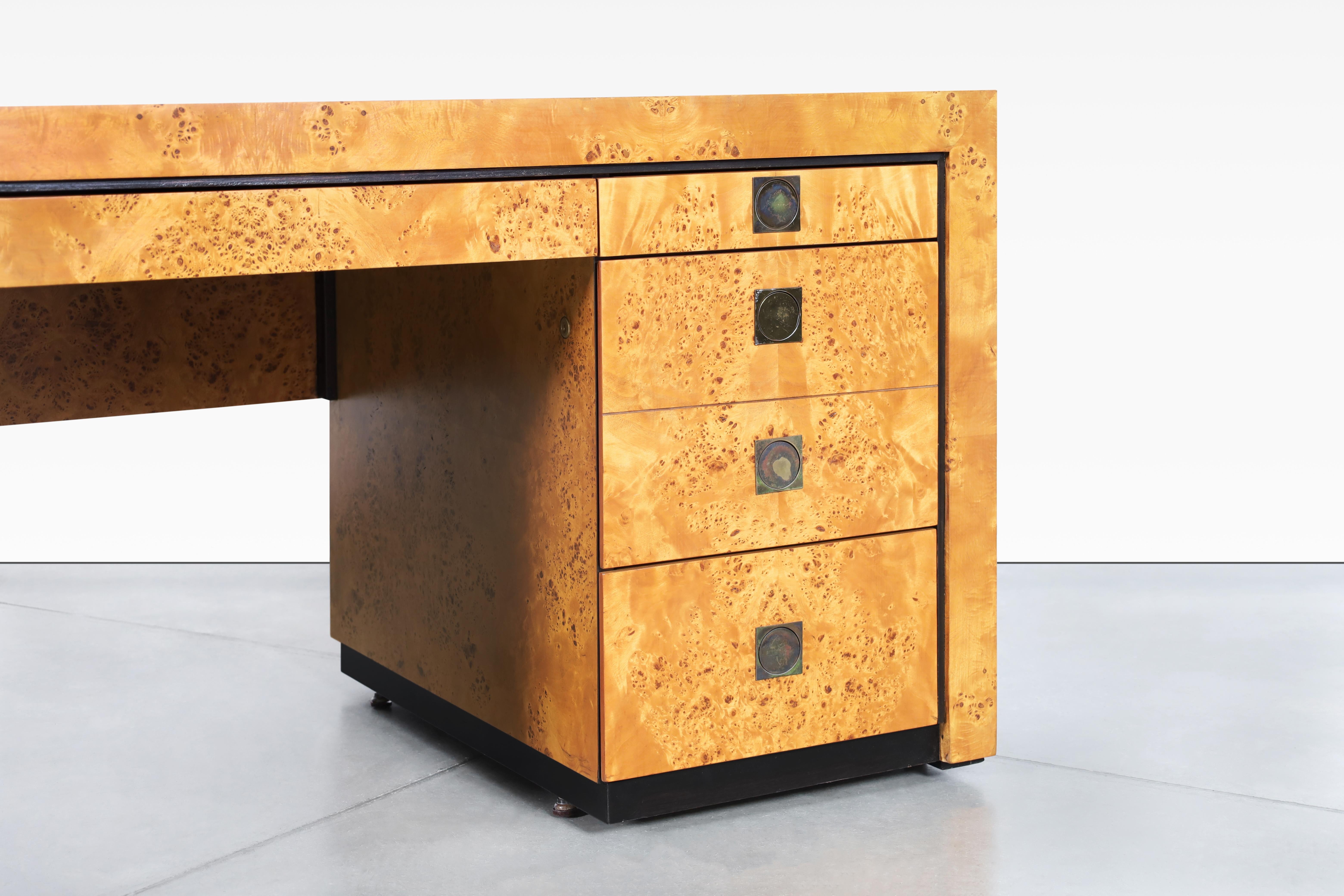 Fin du 20e siècle Bureau de direction en bois de ronce de style Modernity par Hekman en vente
