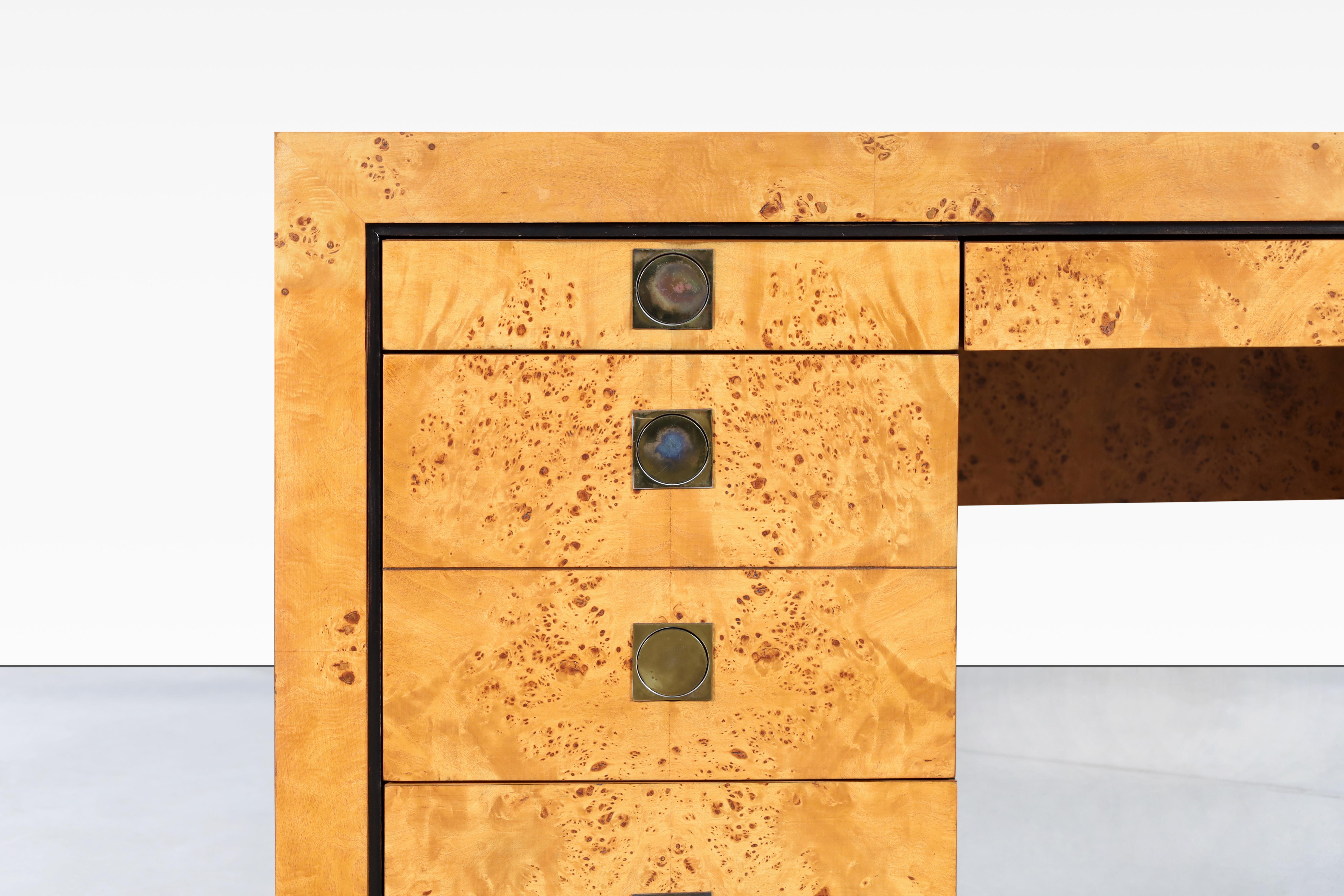 Bureau de direction en bois de ronce de style Modernity par Hekman en vente 1