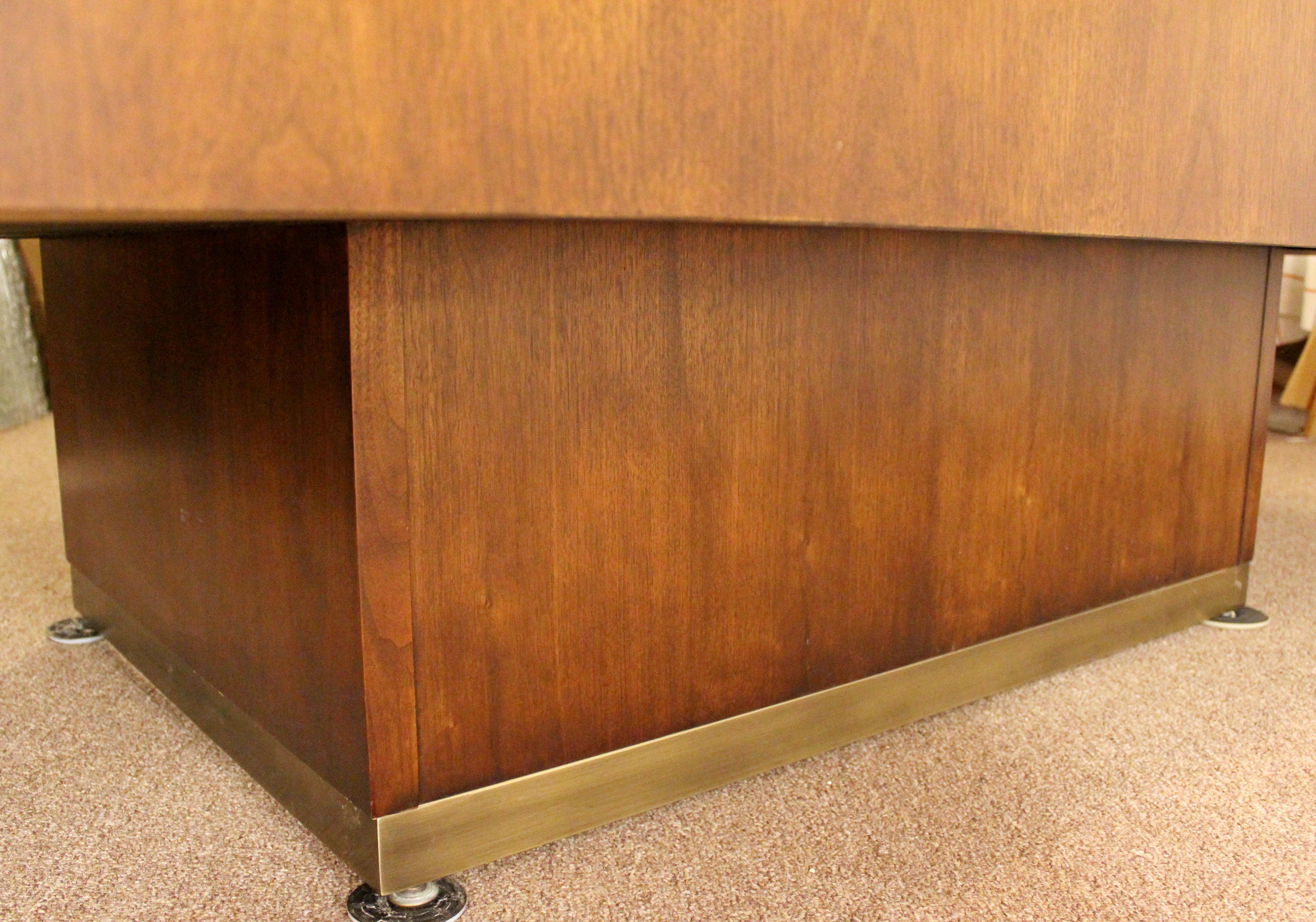 Mid-Century Modern Executive Cantilever Desk & Credenza Walnut Brass Myrtle Desk 3