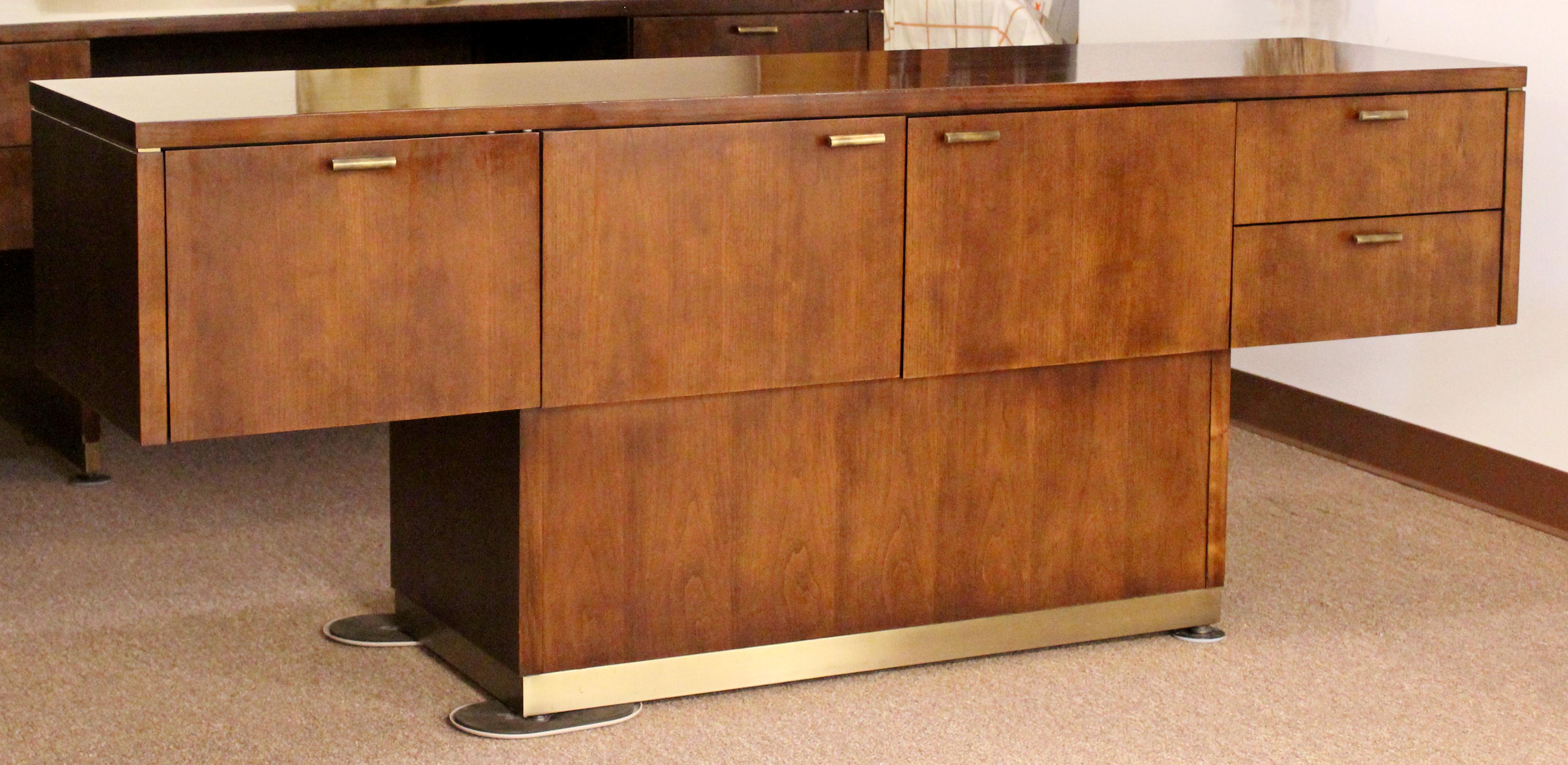 Mid-Century Modern Executive Cantilever Desk & Credenza Walnut Brass Myrtle Desk 5
