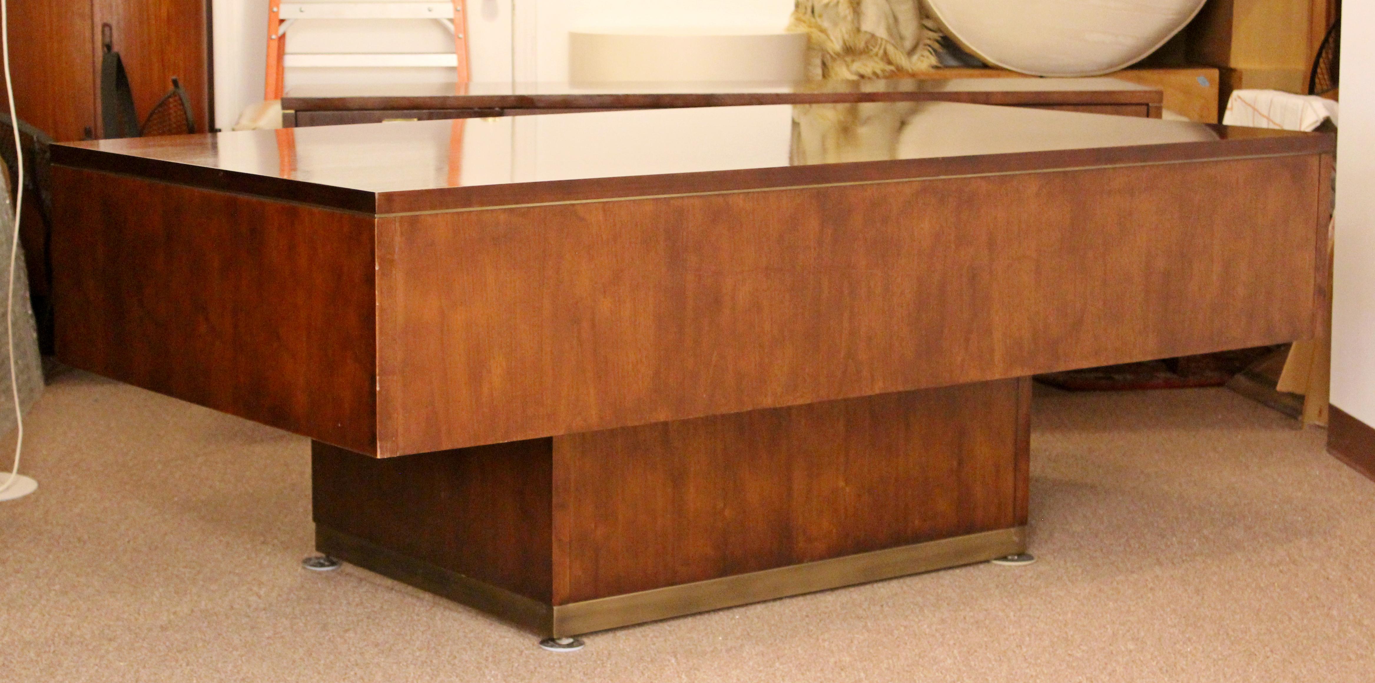Mid-20th Century Mid-Century Modern Executive Cantilever Desk & Credenza Walnut Brass Myrtle Desk