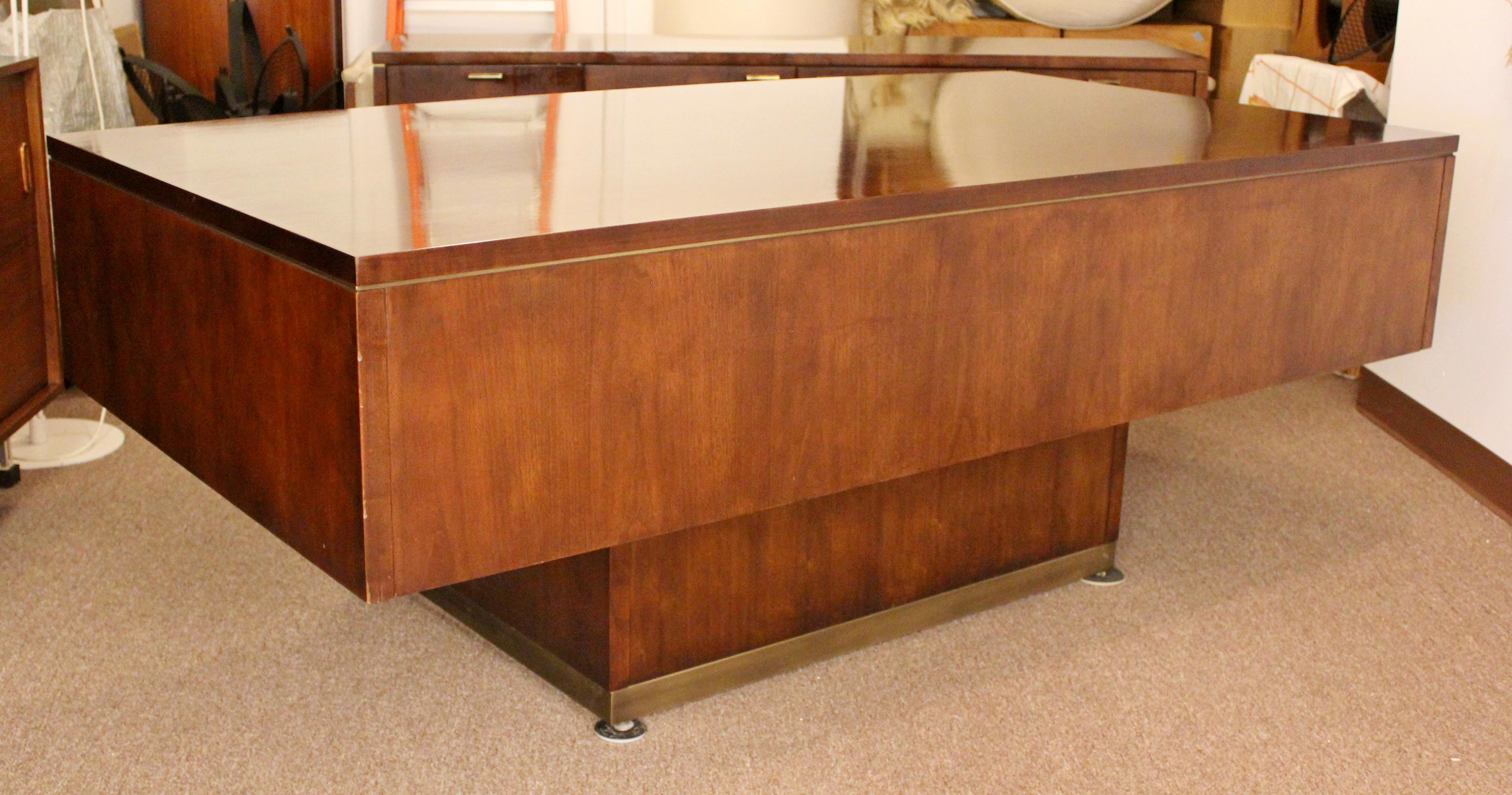 Mid-Century Modern Executive Cantilever Desk & Credenza Walnut Brass Myrtle Desk 1