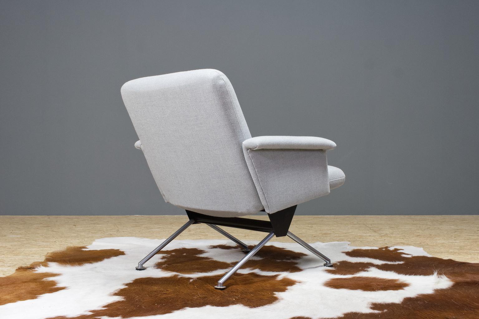 Metal Dutch vintage lounge chair in grey, model 1432, by Andre Cordemeyer, 1961 Gispen
