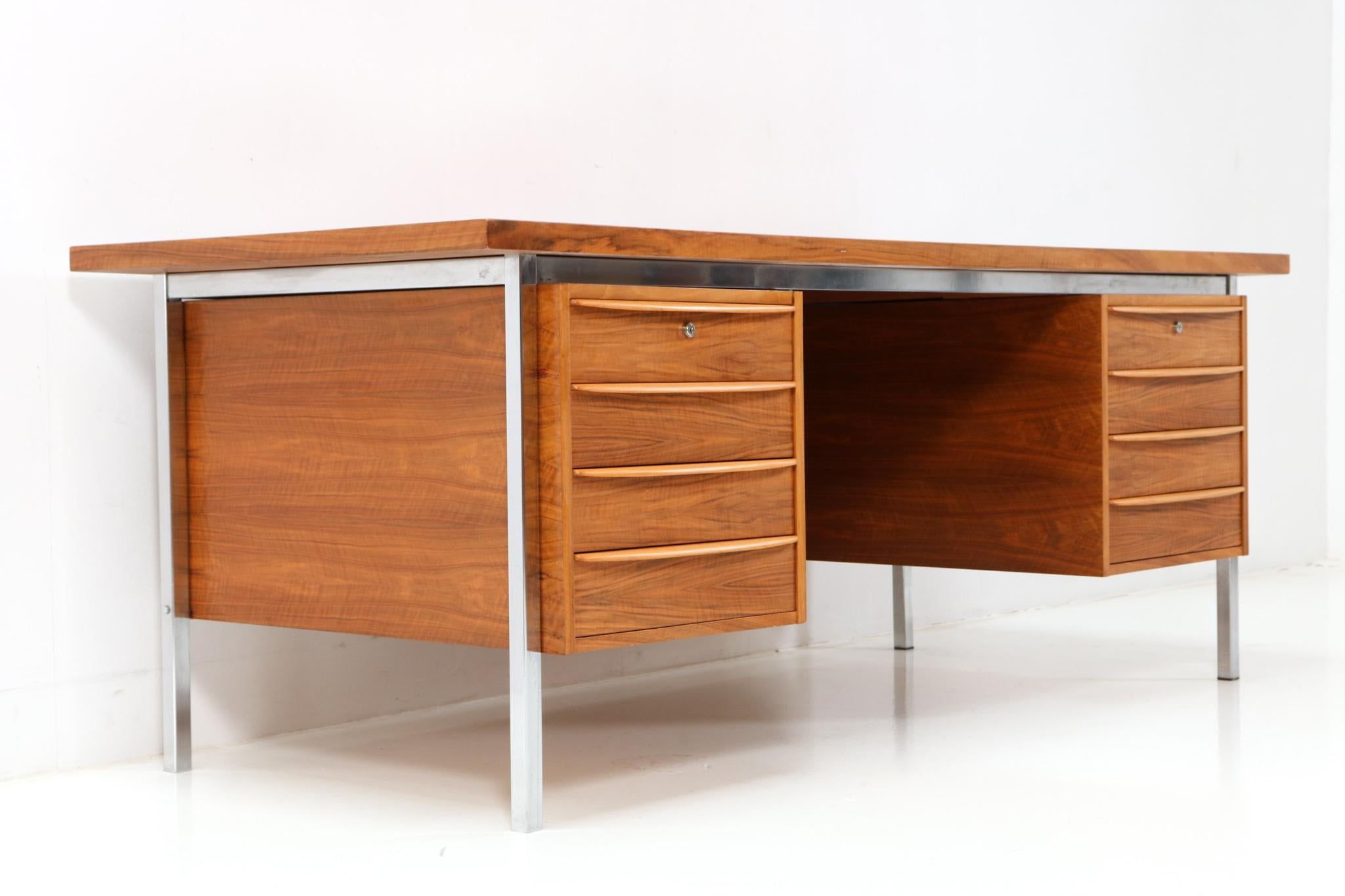Mid-Century Modern Executive Desk by Salomonson & Tempelman for AP Originals In Good Condition In Amsterdam, NL
