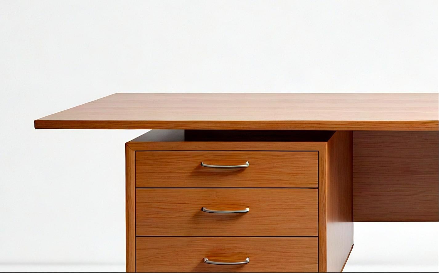Mid-Century moderno Scrivania direzionale moderna di metà secolo in Wood massiccio con doppi piedistalli fluttuanti in vendita