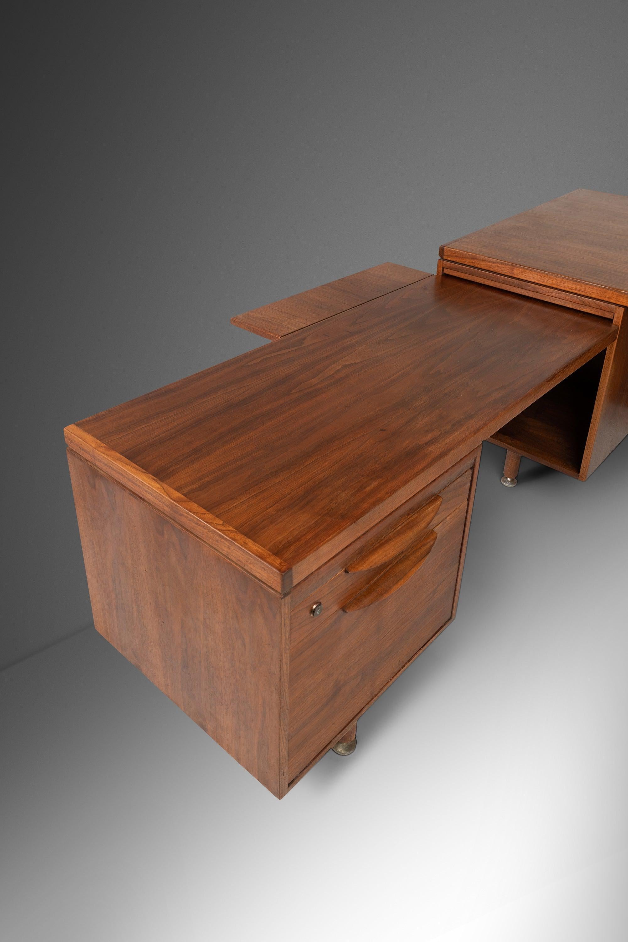 Mid-Century Modern Executive Desk with Return in Walnut by Jens Risom, USA 5