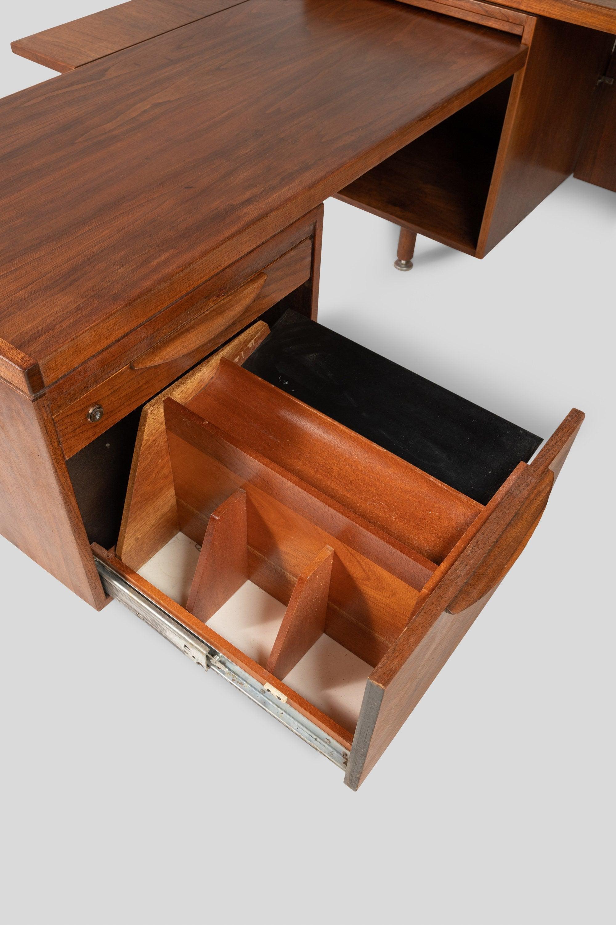 Mid-Century Modern Executive Desk with Return in Walnut by Jens Risom, USA 3
