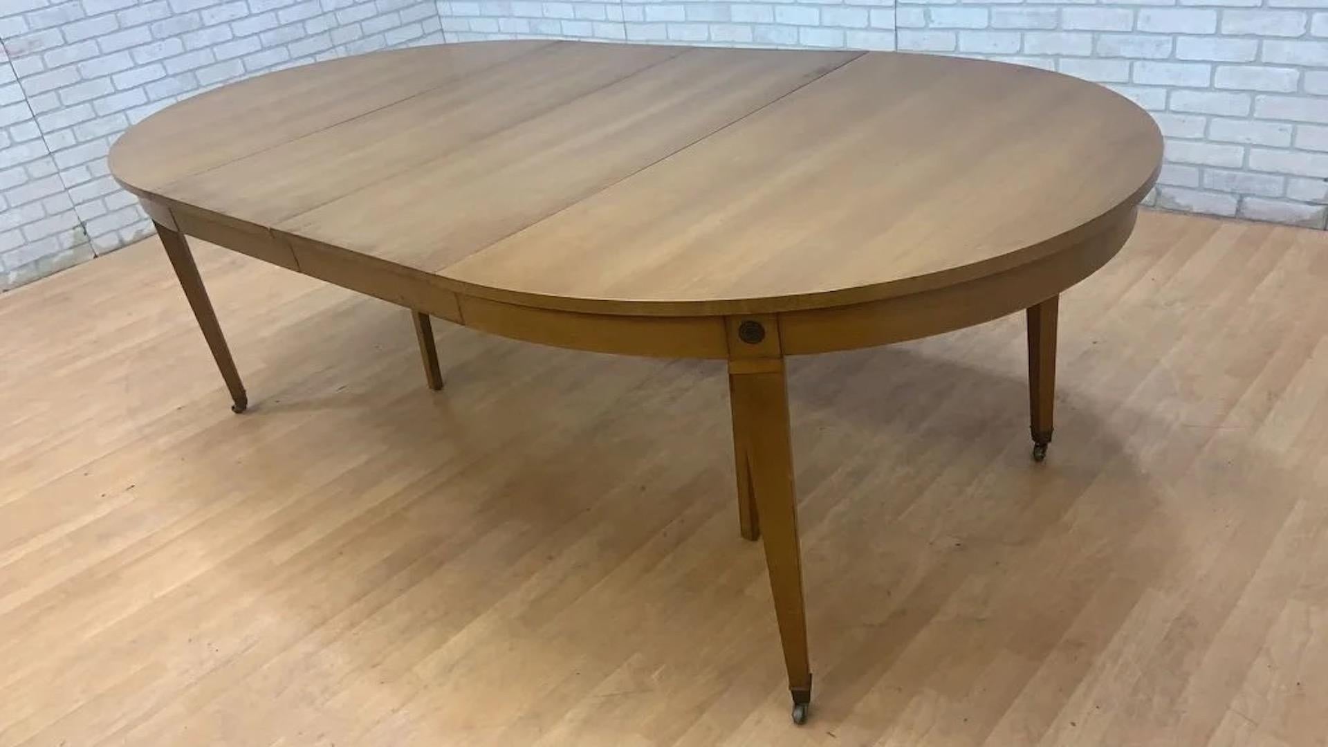 Mid Century Modern Expandable Oval Dining Table with 3 Leaves 

The Mid Century Modern expandable oval dining table includes 3 leaves that allow for easy expansion, accommodating both intimate gatherings and larger dinner parties. Ideal for those