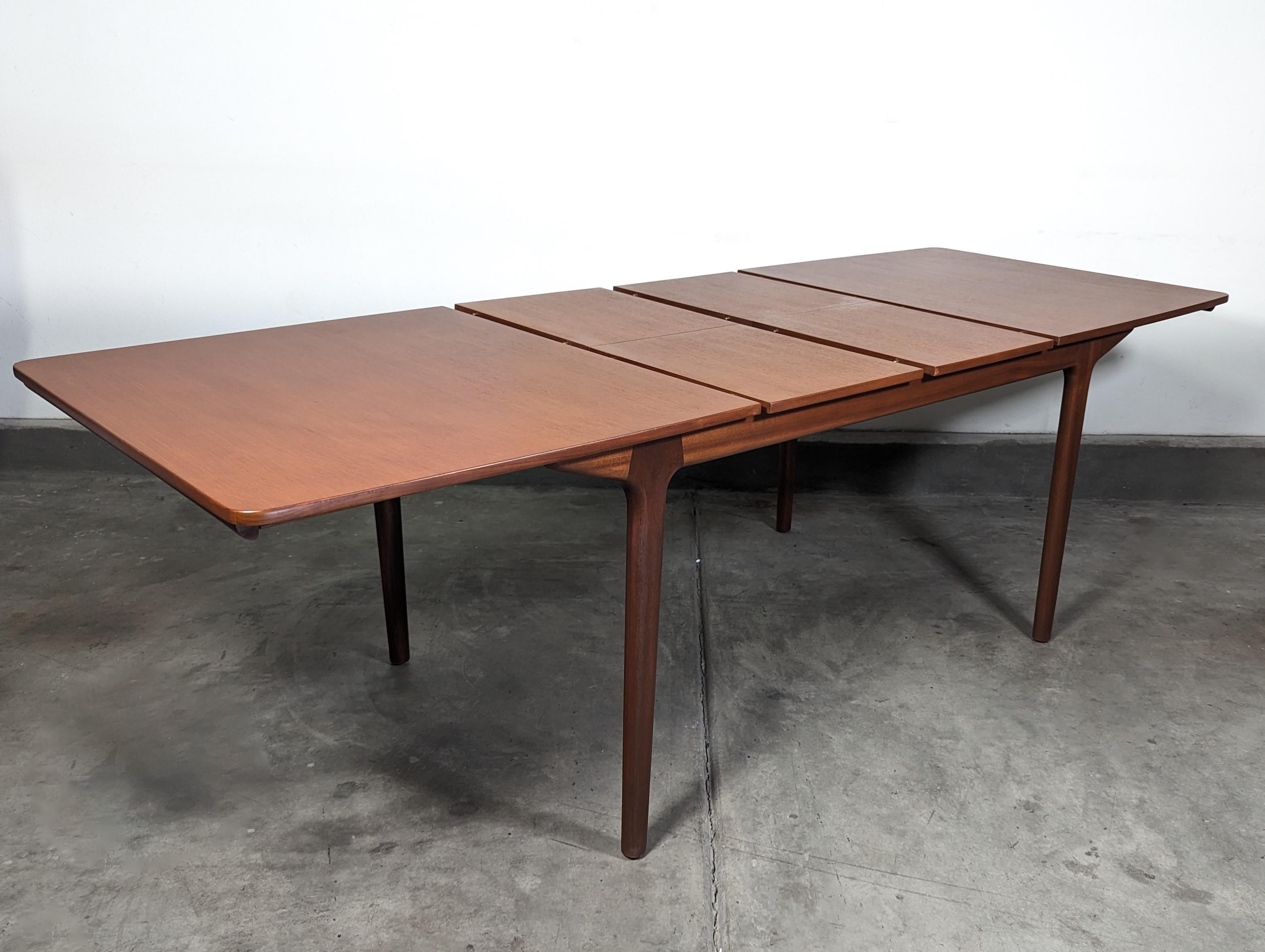 Scottish Mid Century Modern Expandable Teak Dining Table By McIntosh, c1960s