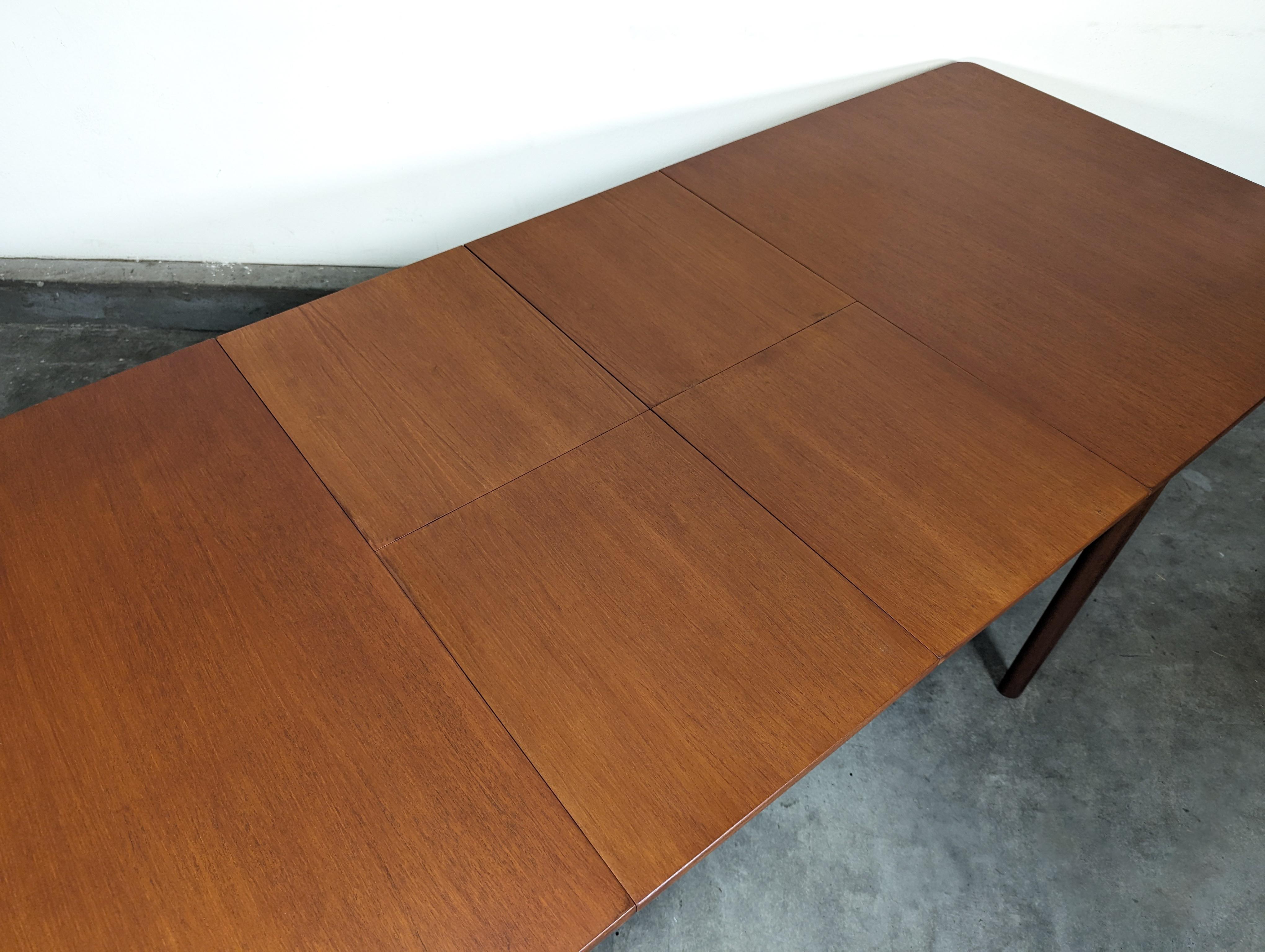 Mid-20th Century Mid Century Modern Expandable Teak Dining Table By McIntosh, c1960s