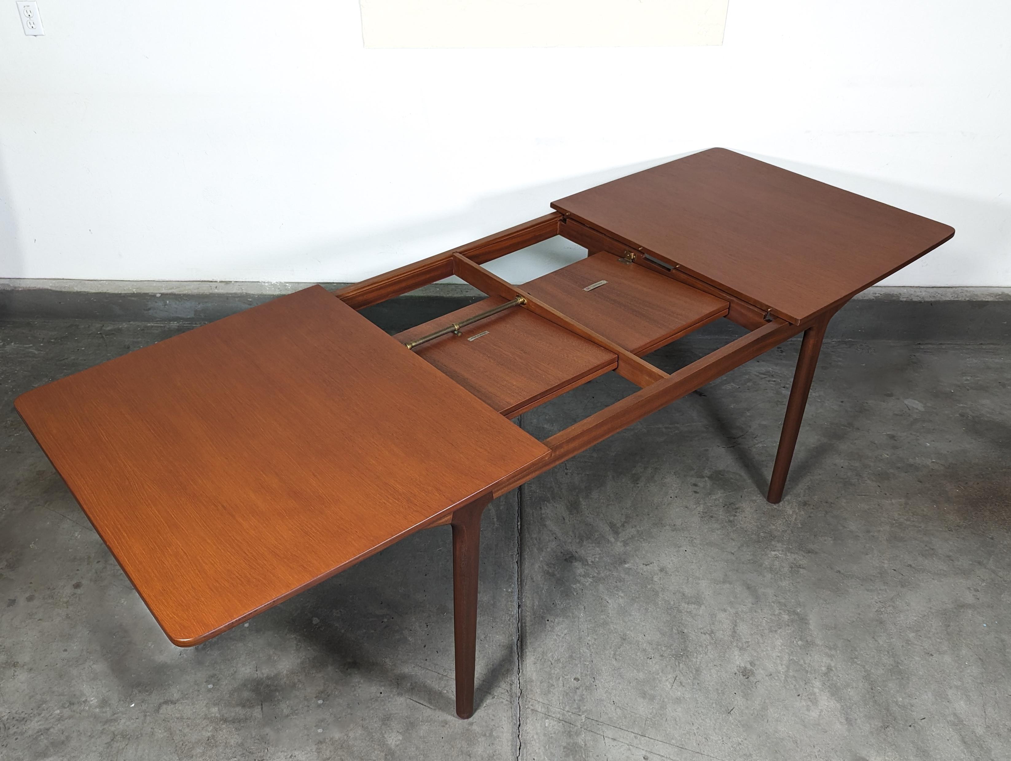 Mid Century Modern Expandable Teak Dining Table By McIntosh, c1960s 2