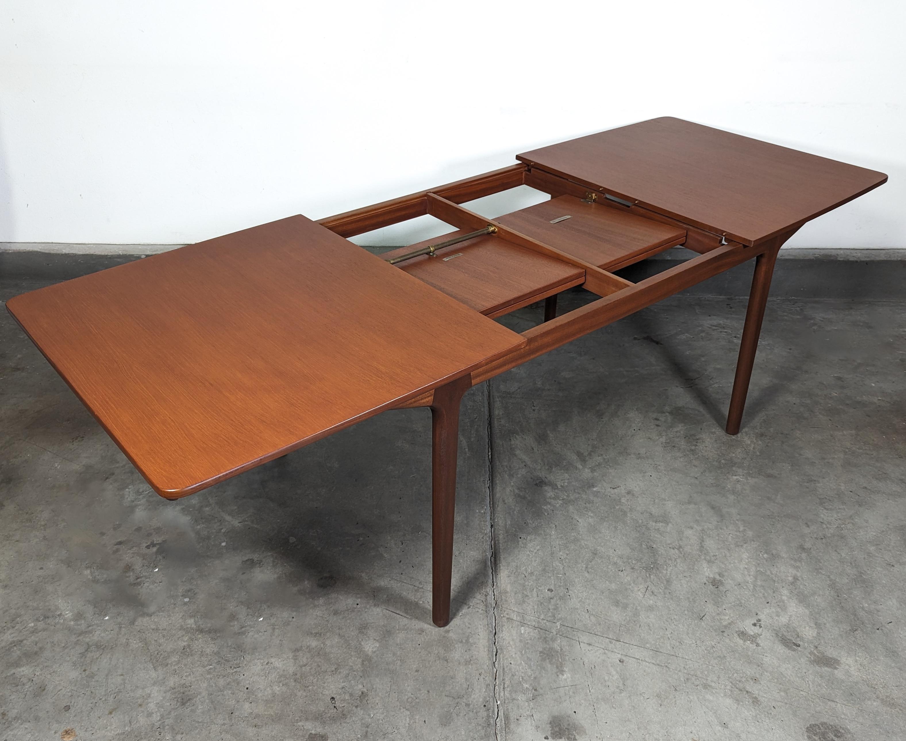 Mid Century Modern Expandable Teak Dining Table By McIntosh, c1960s 3