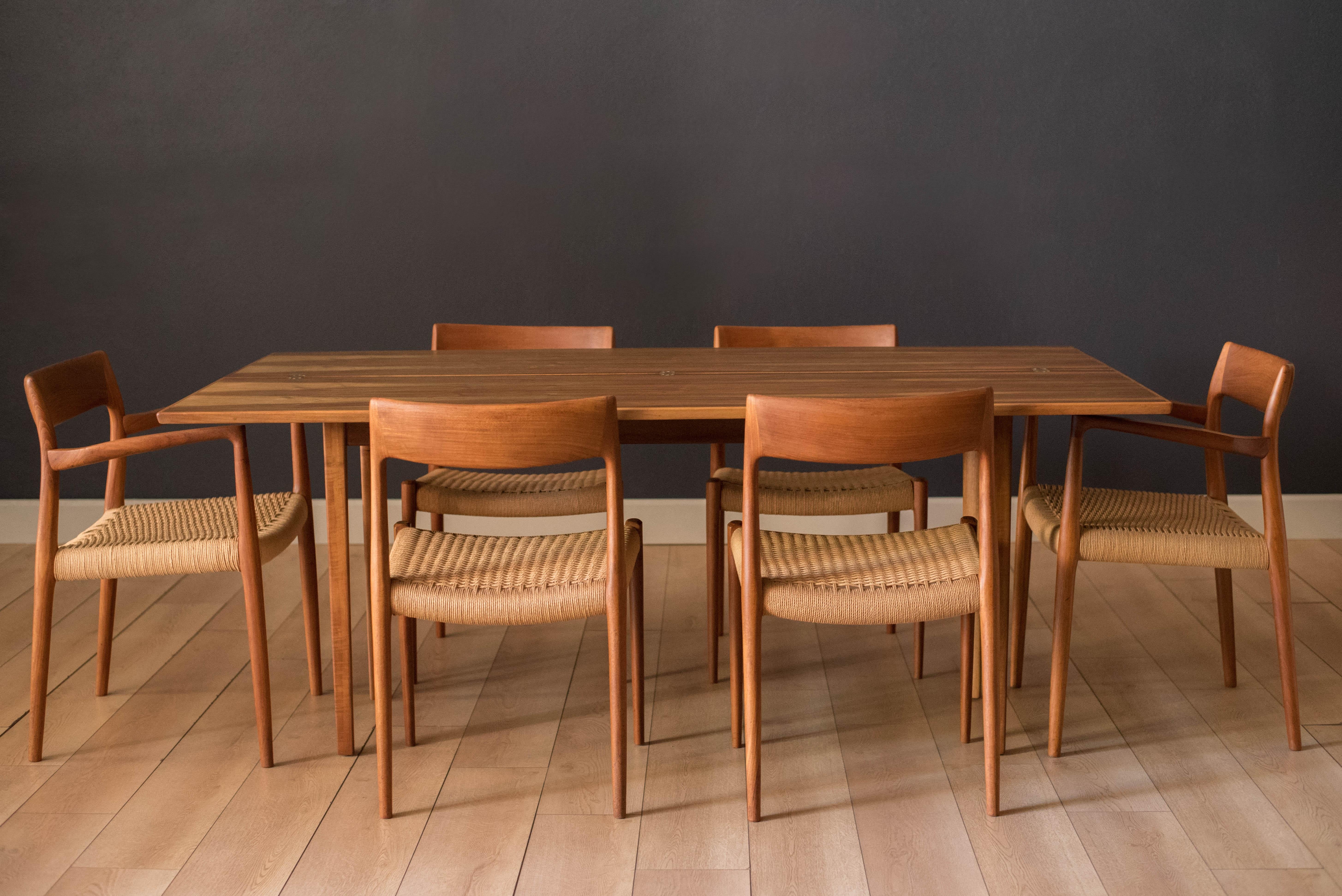 Mid Century Modern Expandable Walnut Console Dining Table In Good Condition In San Jose, CA