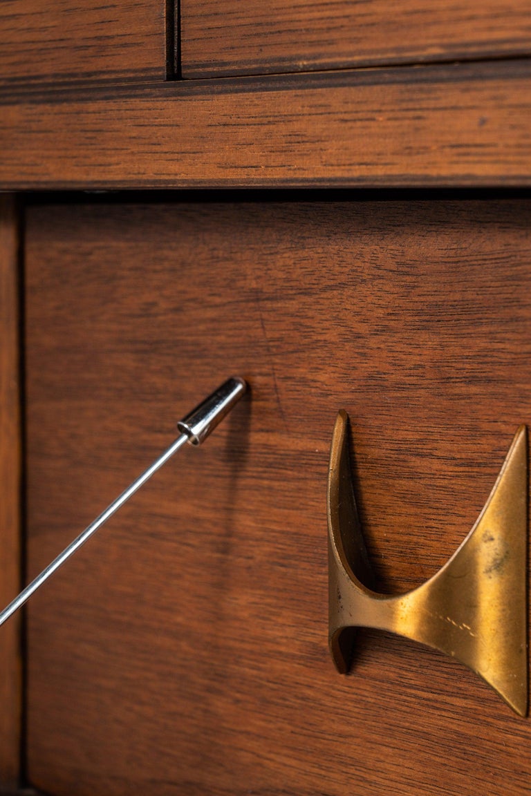 Mid Century Modern Expanding Brasilia Bar in Walnut by Broyhill, USA, c