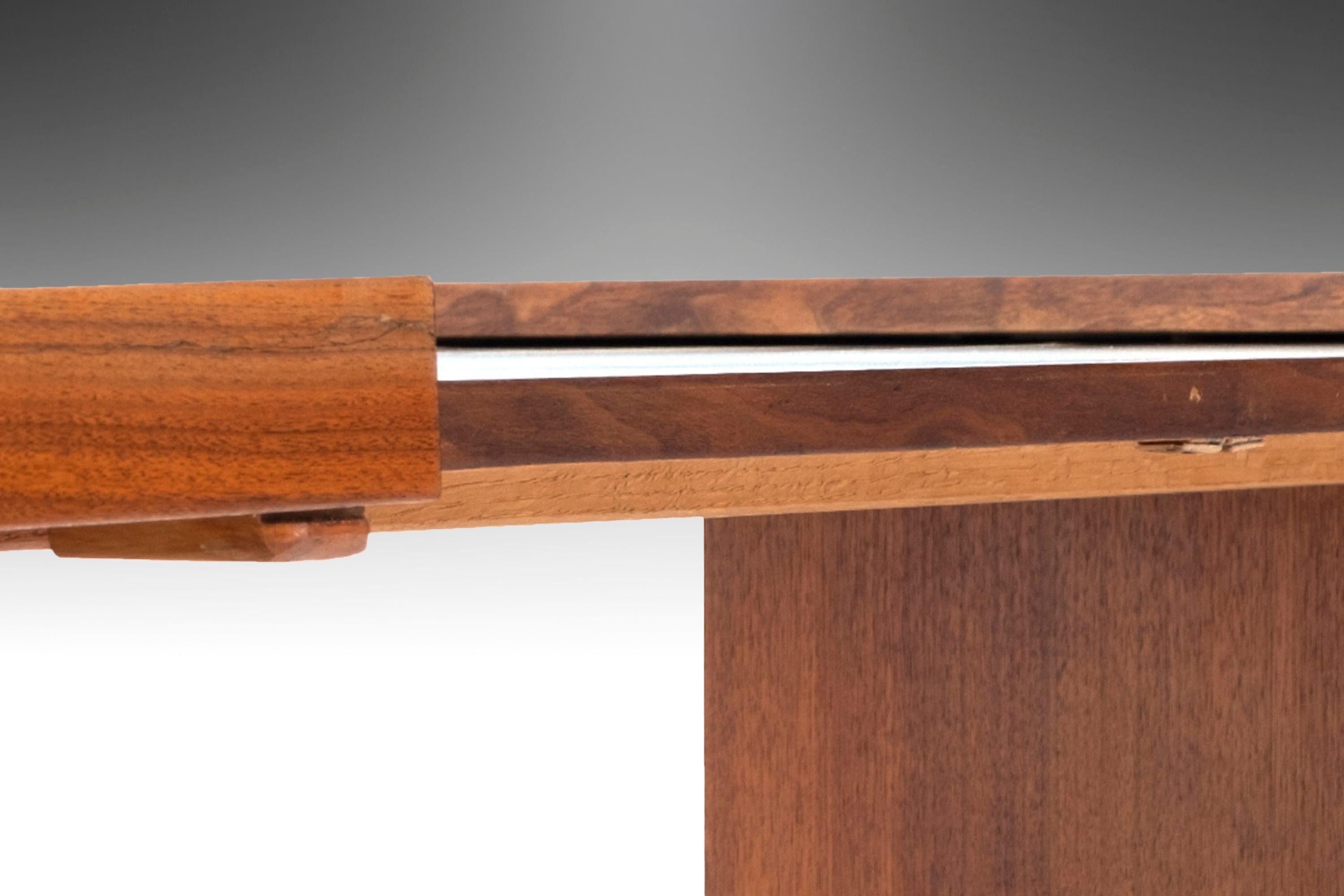 Expanding Coffee Table in Walnut & Formica by John Keal for Brown Saltman, 1960s For Sale 1