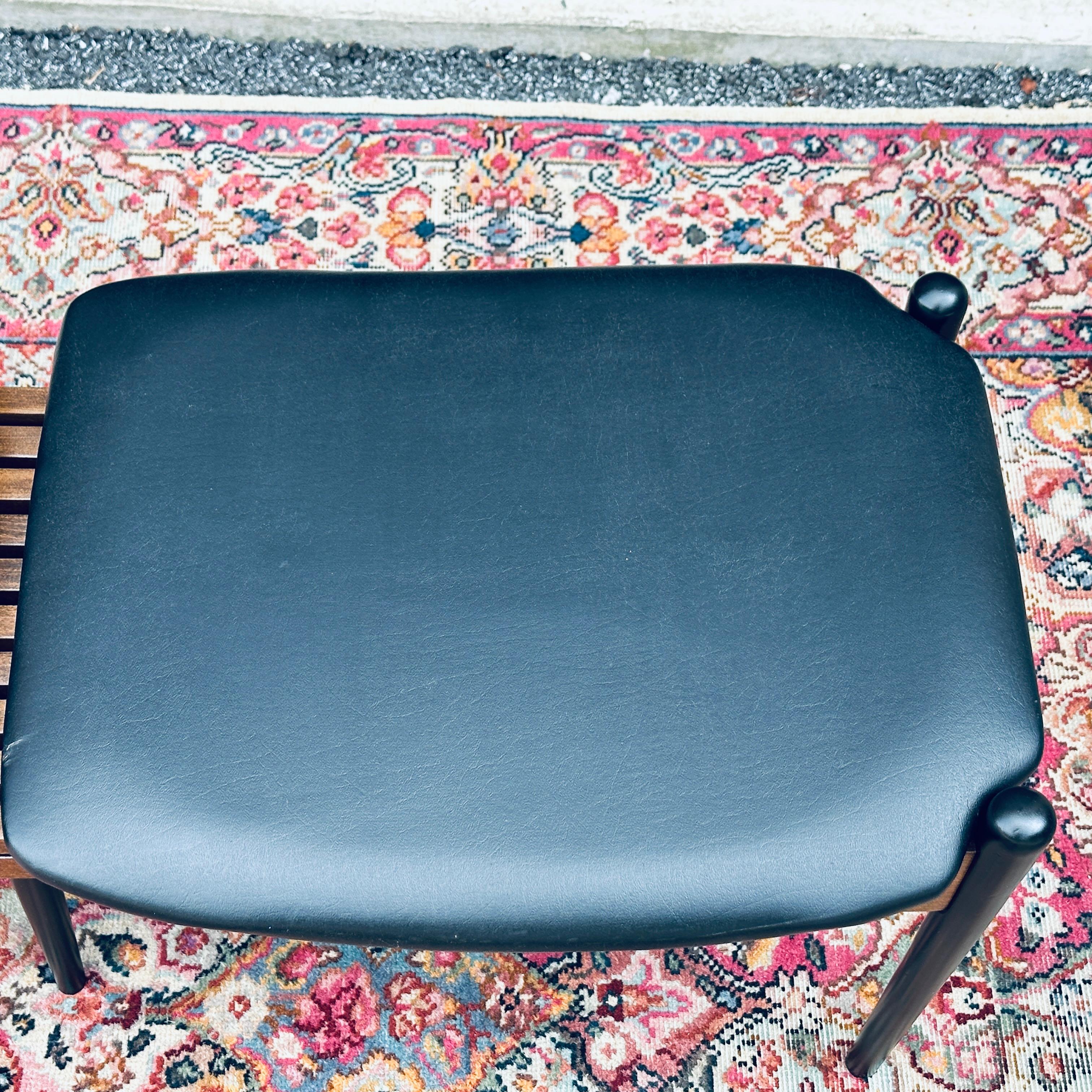 Mid-Century Modern Expanding Slat Bench on Pencil Legs 4