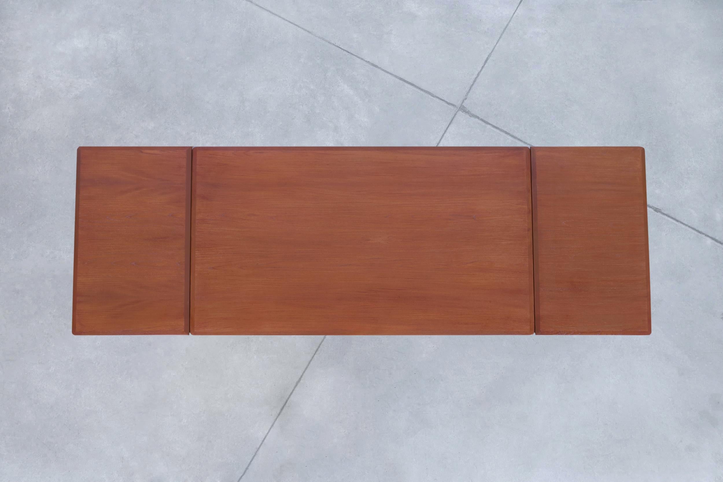 Mid-Century Modern Expanding Teak Dining Table by Johannes Andersen For Sale 5
