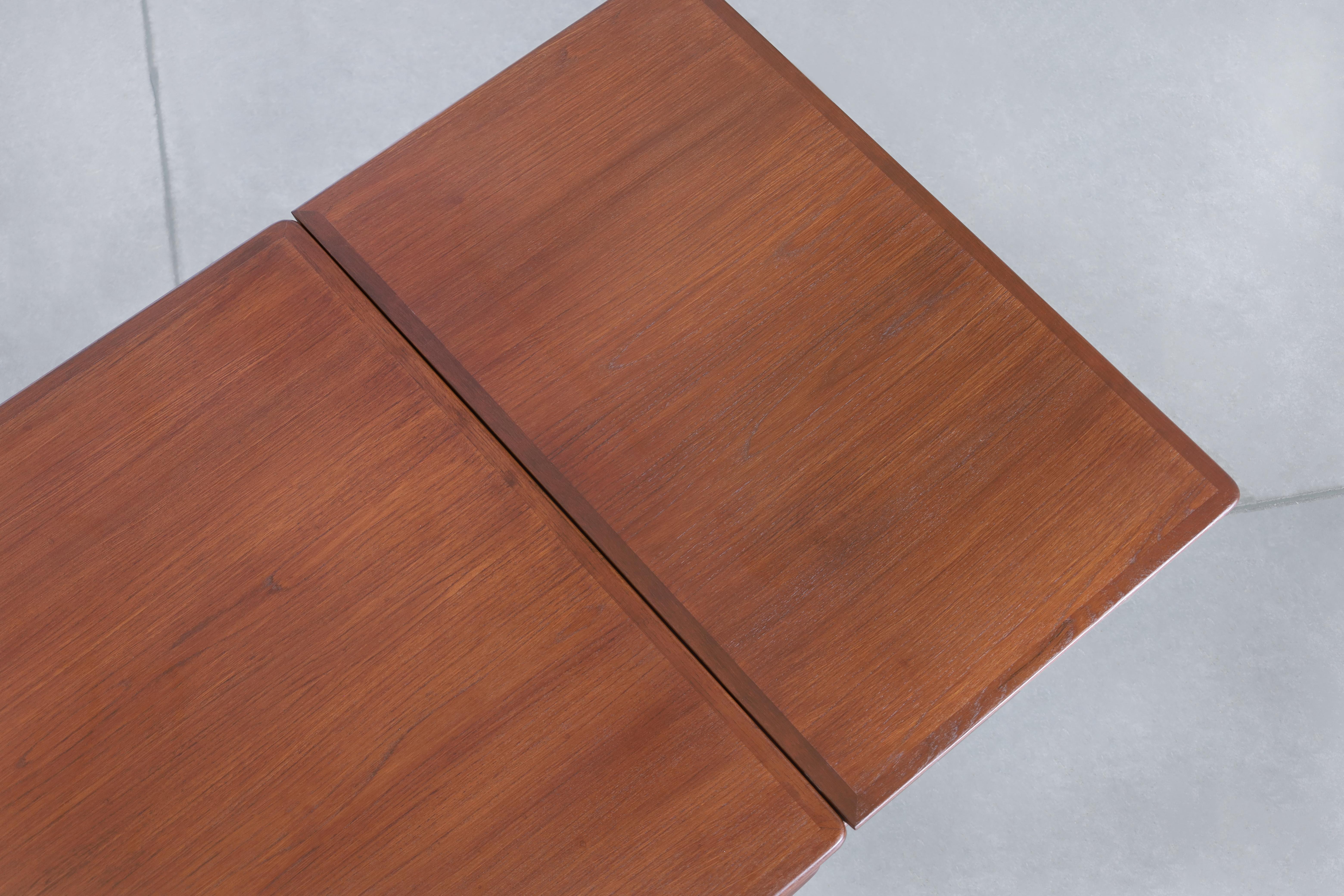 Mid-Century Modern Expanding Teak Dining Table by Johannes Andersen For Sale 7