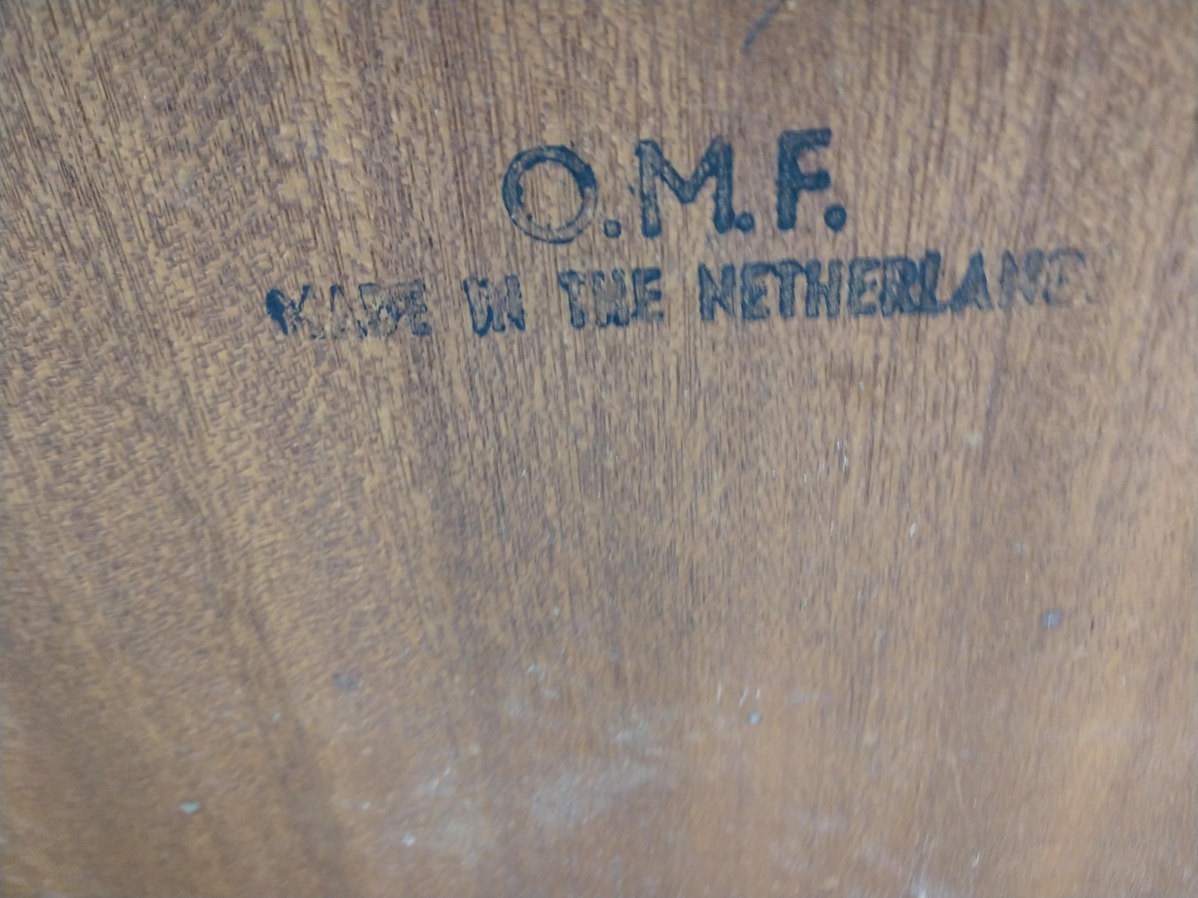 Mid-Century Modern Expanding Walnut Cocktail Table aus den Niederlanden im Zustand „Gut“ im Angebot in Port Jervis, NY