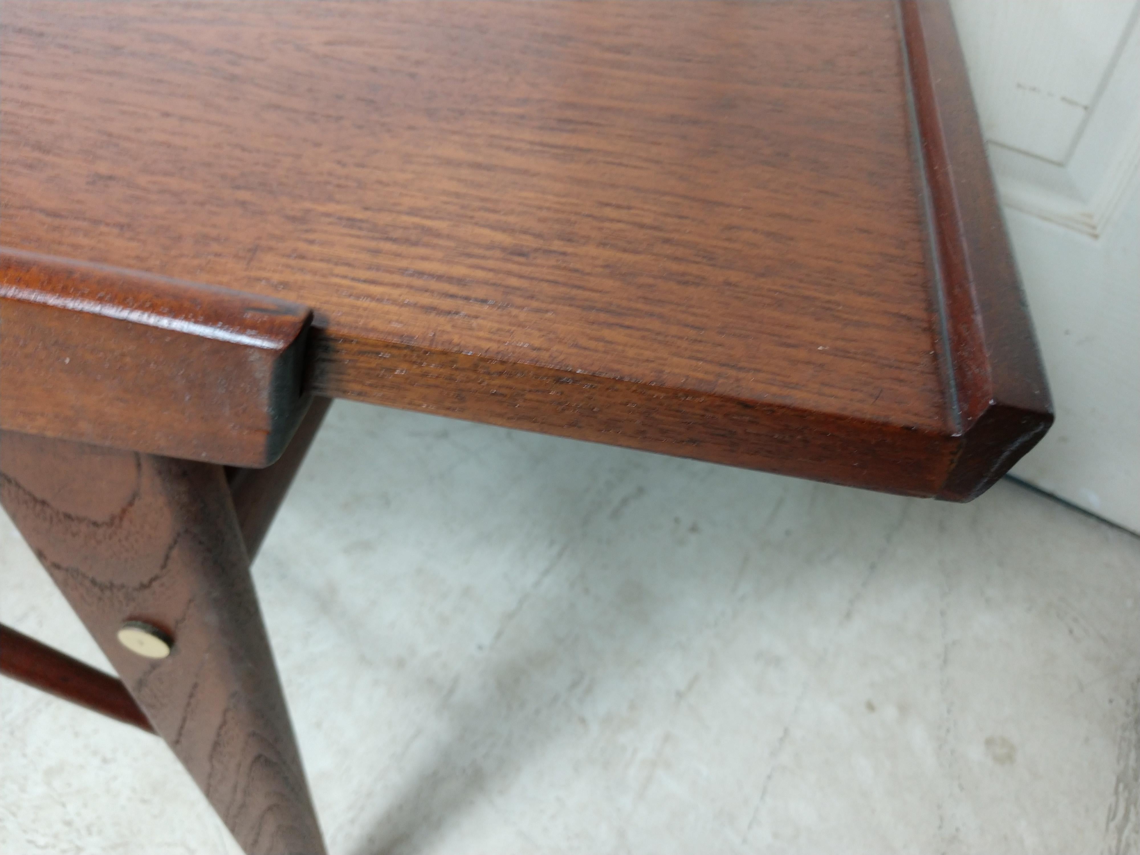 Mid-Century Modern Expanding Walnut Cocktail Table aus den Niederlanden (Mitte des 20. Jahrhunderts) im Angebot