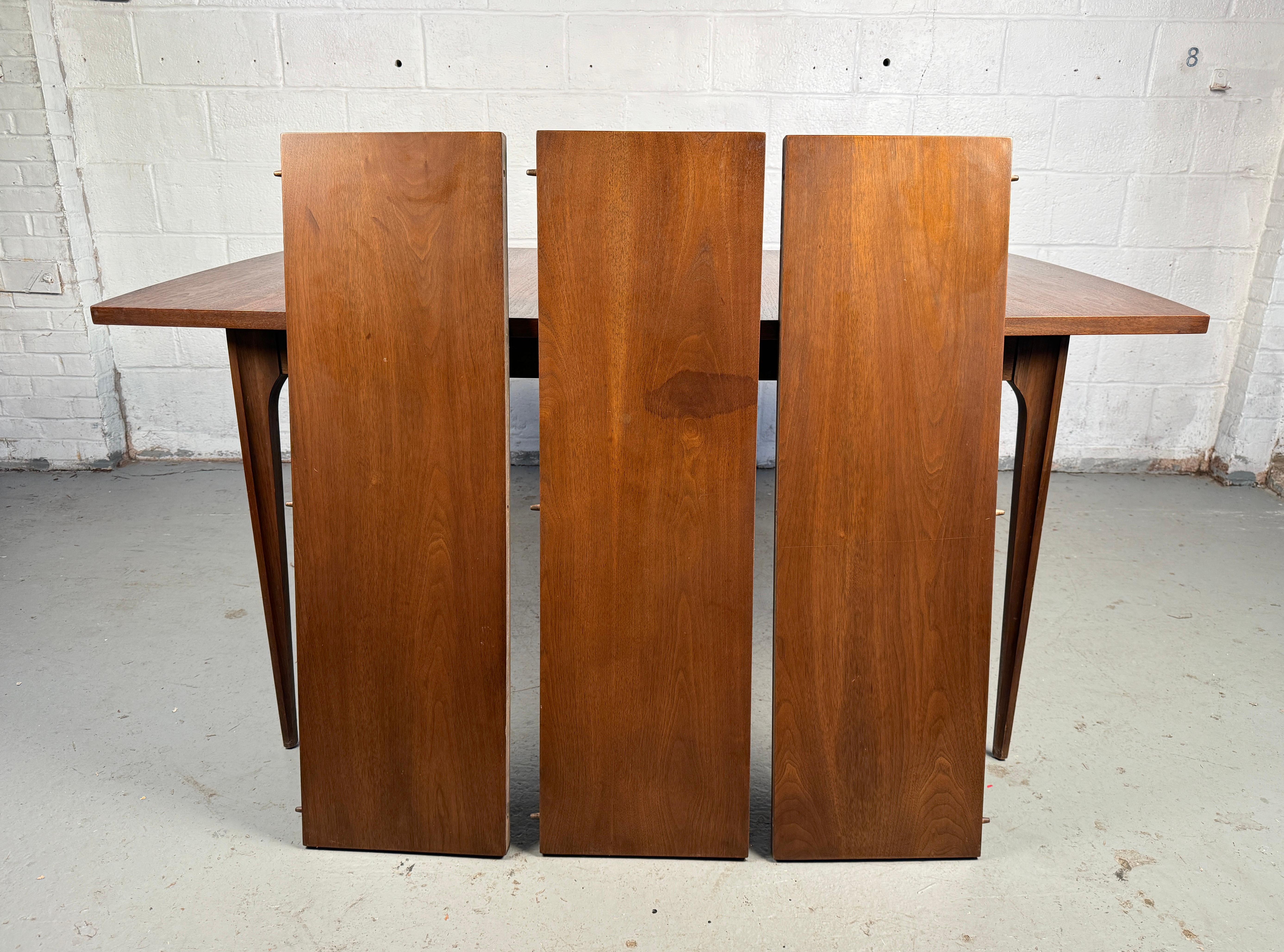 Table de salle à manger en noyer extensible The Moderns Modernity par Broyhill en vente 3