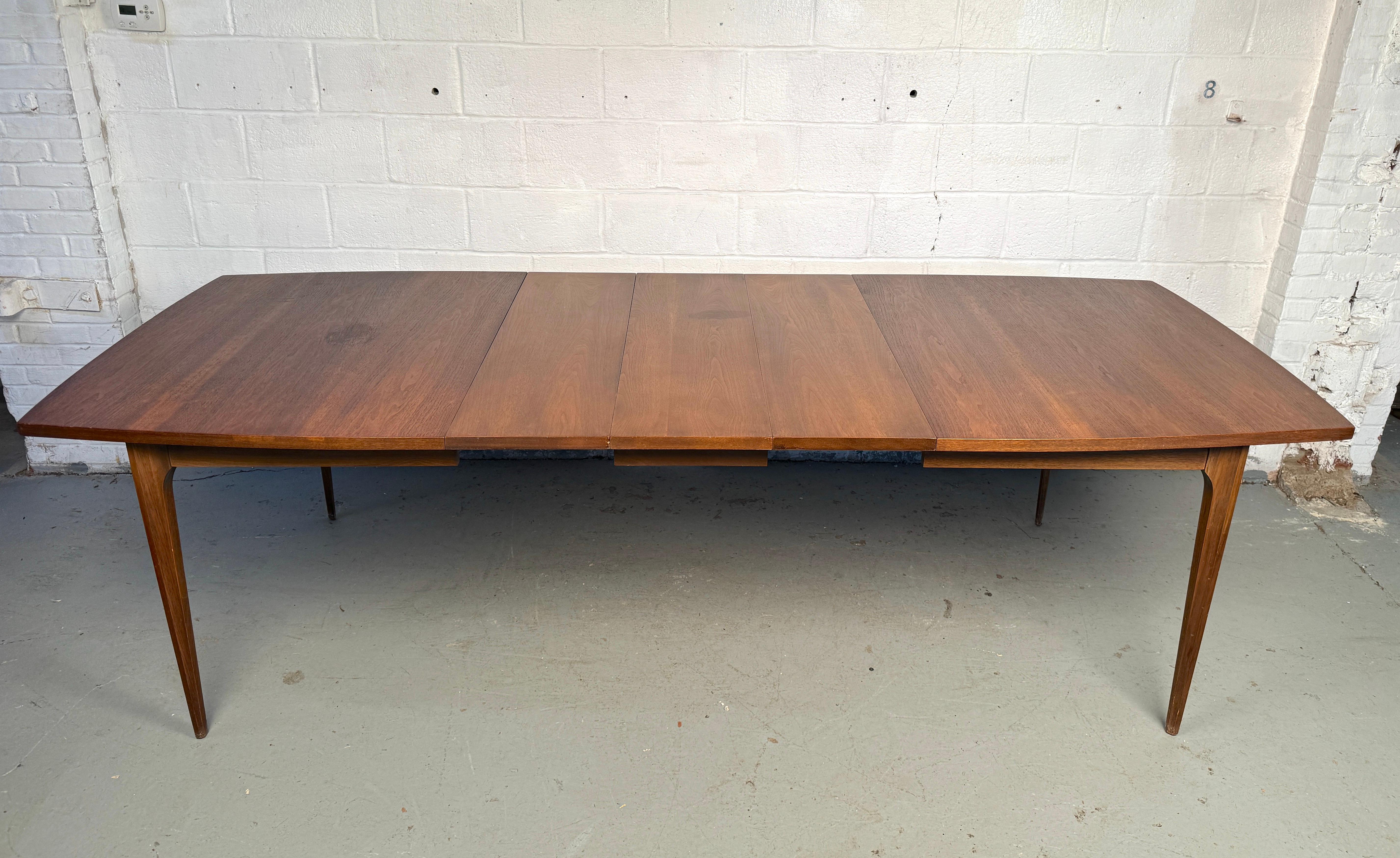 Table de salle à manger en noyer extensible The Moderns Modernity par Broyhill en vente 5