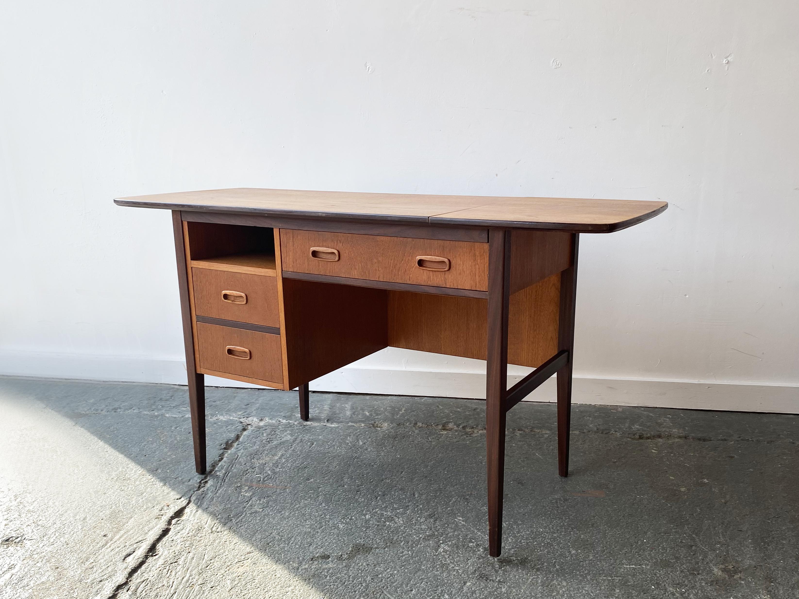 Mid-Century Modern extendable desk by Uniflex In Good Condition In London, GB