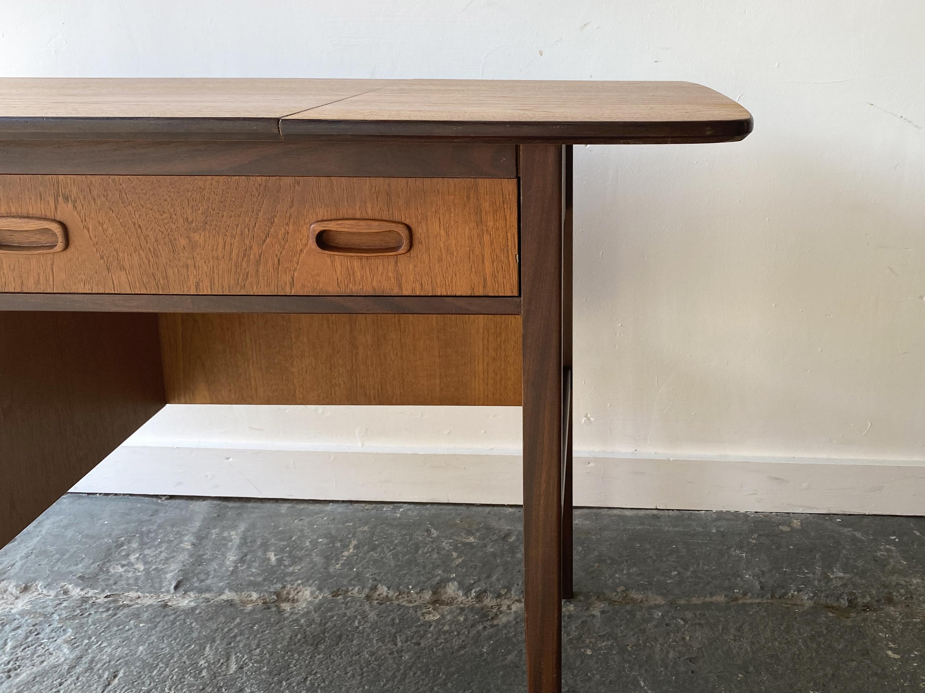 20th Century Mid-Century Modern extendable desk by Uniflex