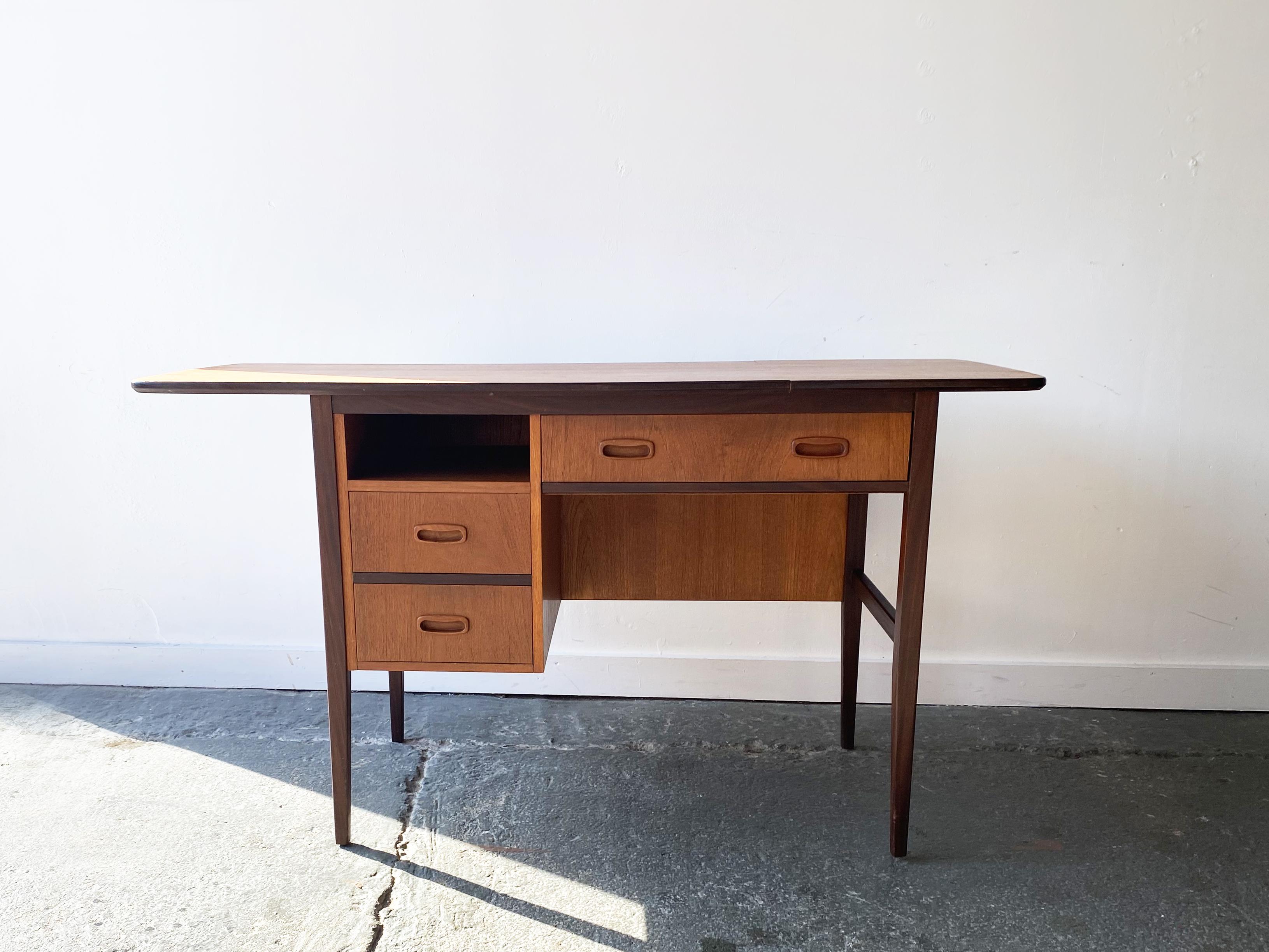 Mid-Century Modern extendable desk by Uniflex 1