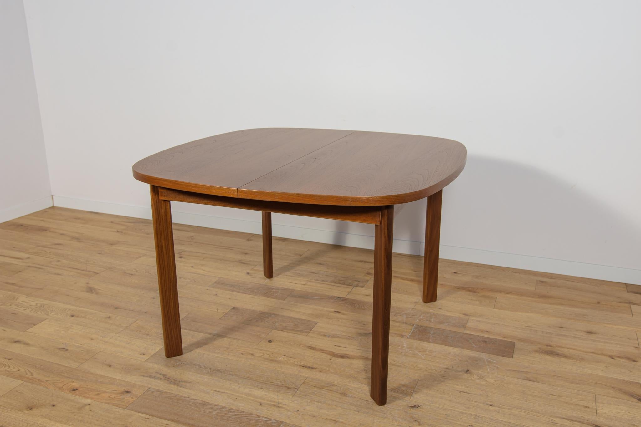 Falegnameria Tavolo da pranzo allungabile in teak in stile Mid-Century Modern di G-Plan, United Knigdom. in vendita