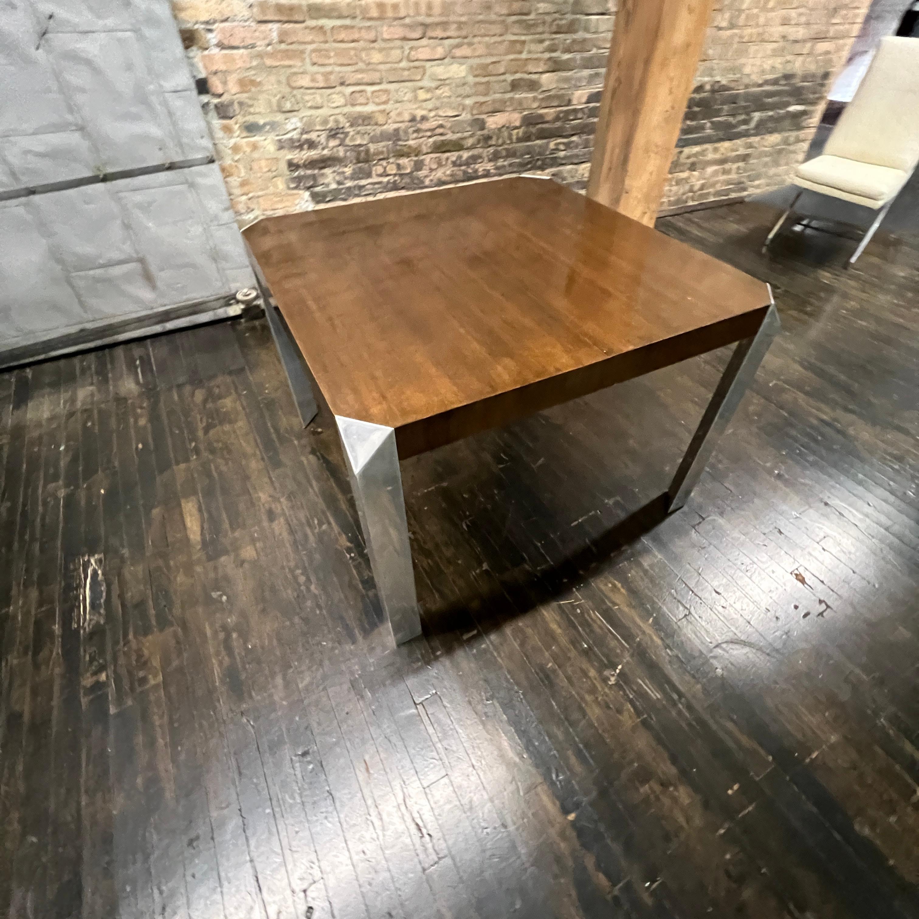 Mid-Century Modern Extendable Dining Table with Chrome Legs by Baker Furniture In Good Condition For Sale In Chicago, IL
