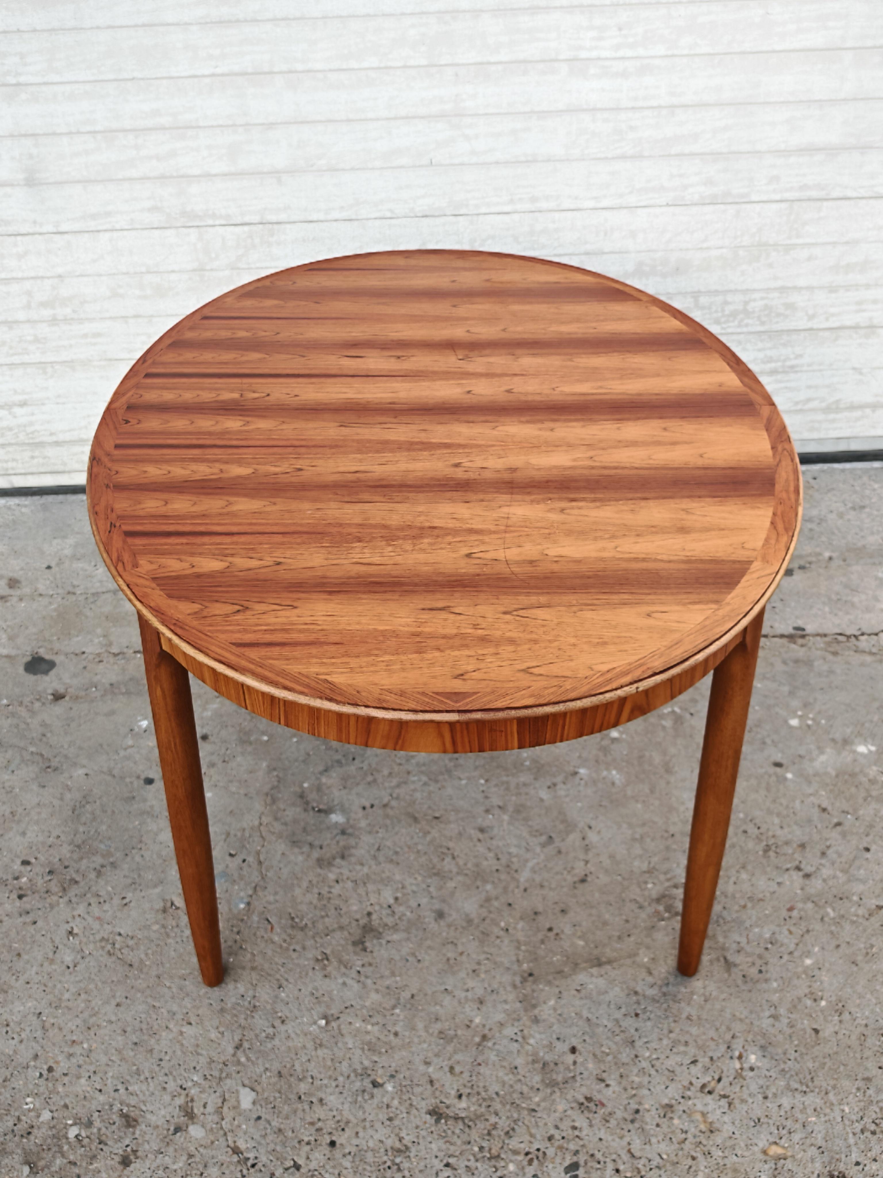 Table de salle à manger ovale à rallonges en bois de rose en vente 3