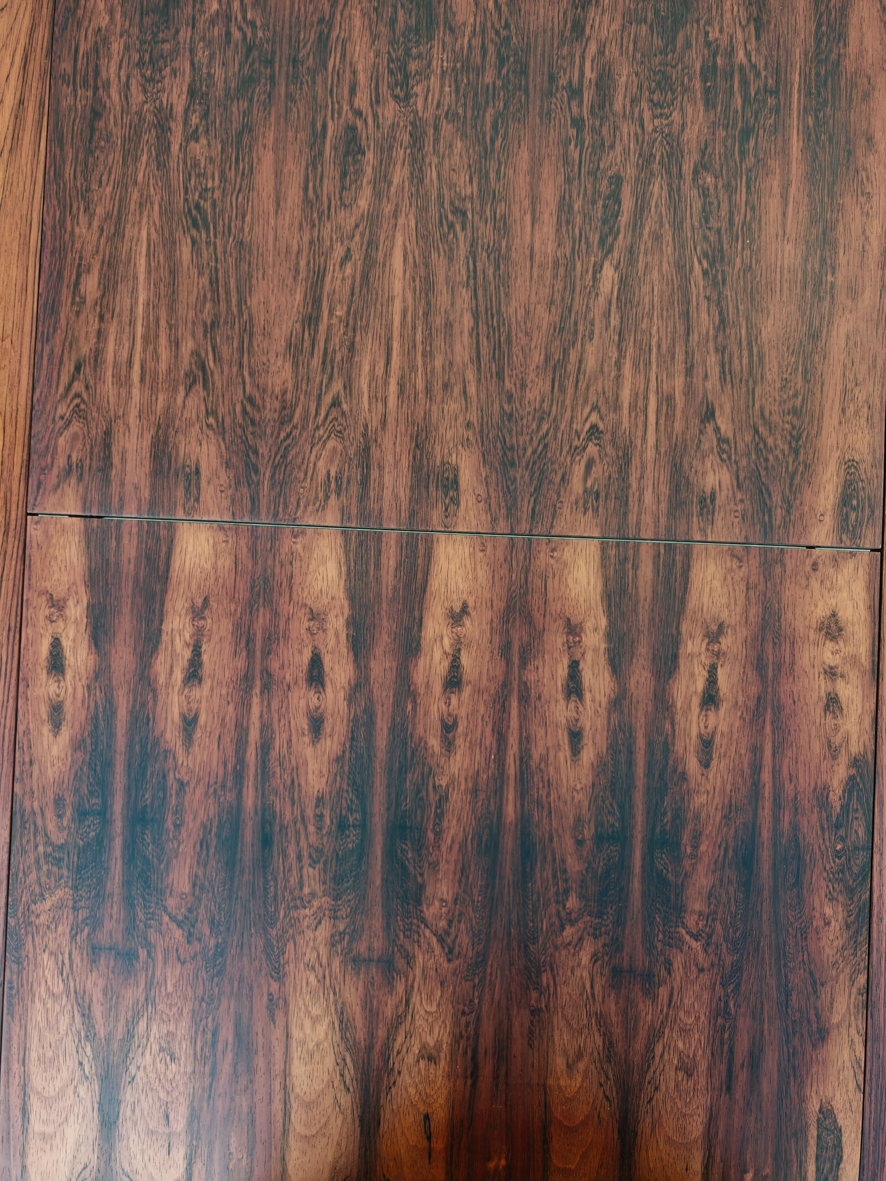 Table de salle à manger ovale à rallonges en bois de rose en vente 2