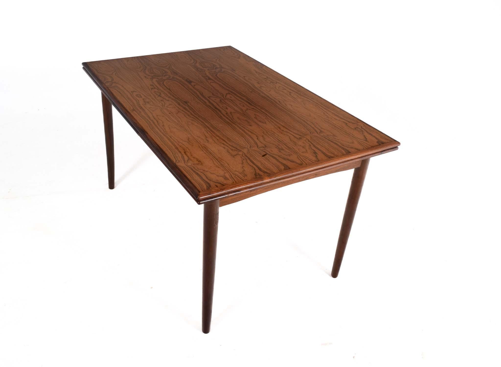 Danois Table de salle à manger extensible en palissandre, The Moderns, années 1960 en vente