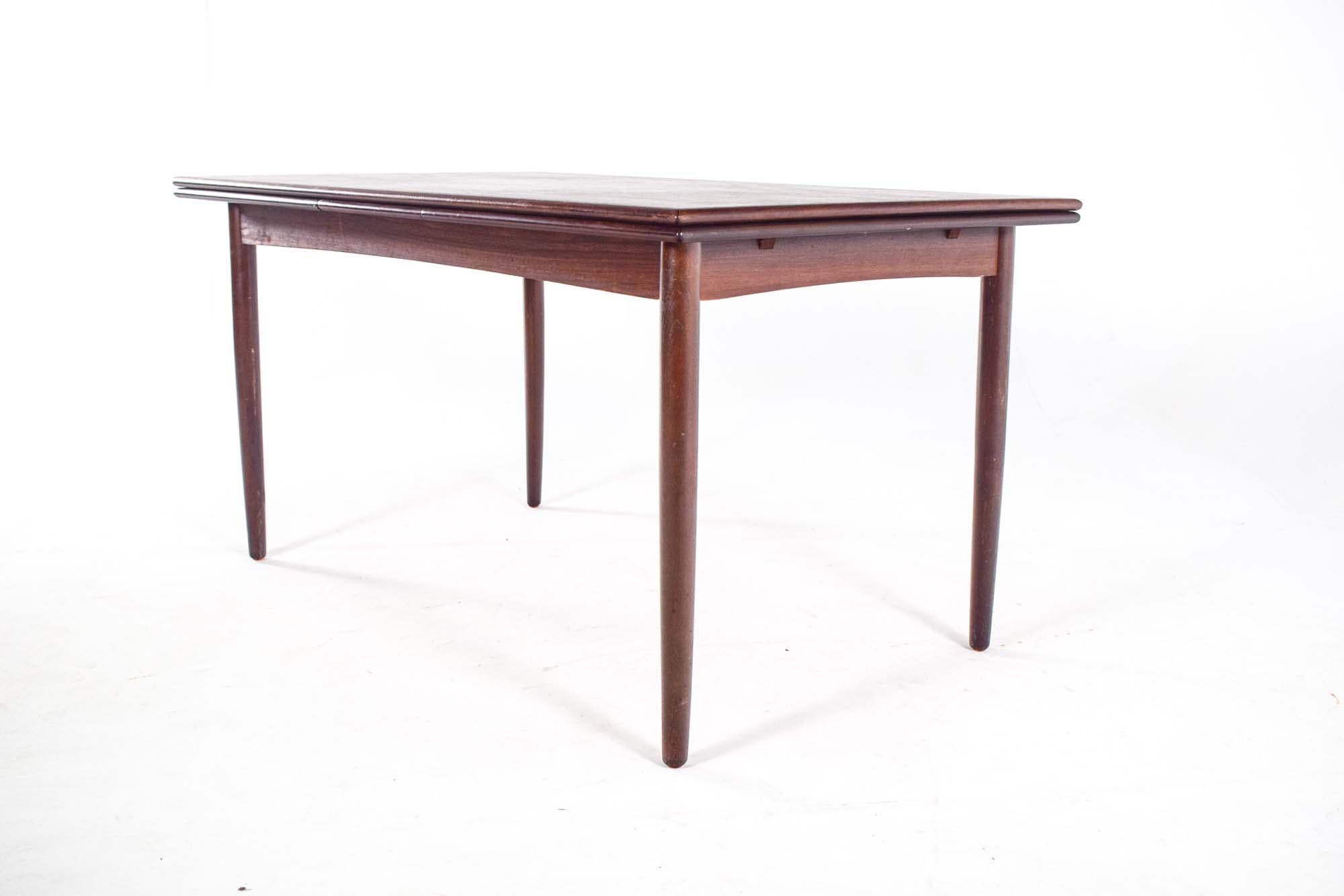 Mid-Century Modern Mid Century Modern Extendable Rosewood Dining Table For Sale