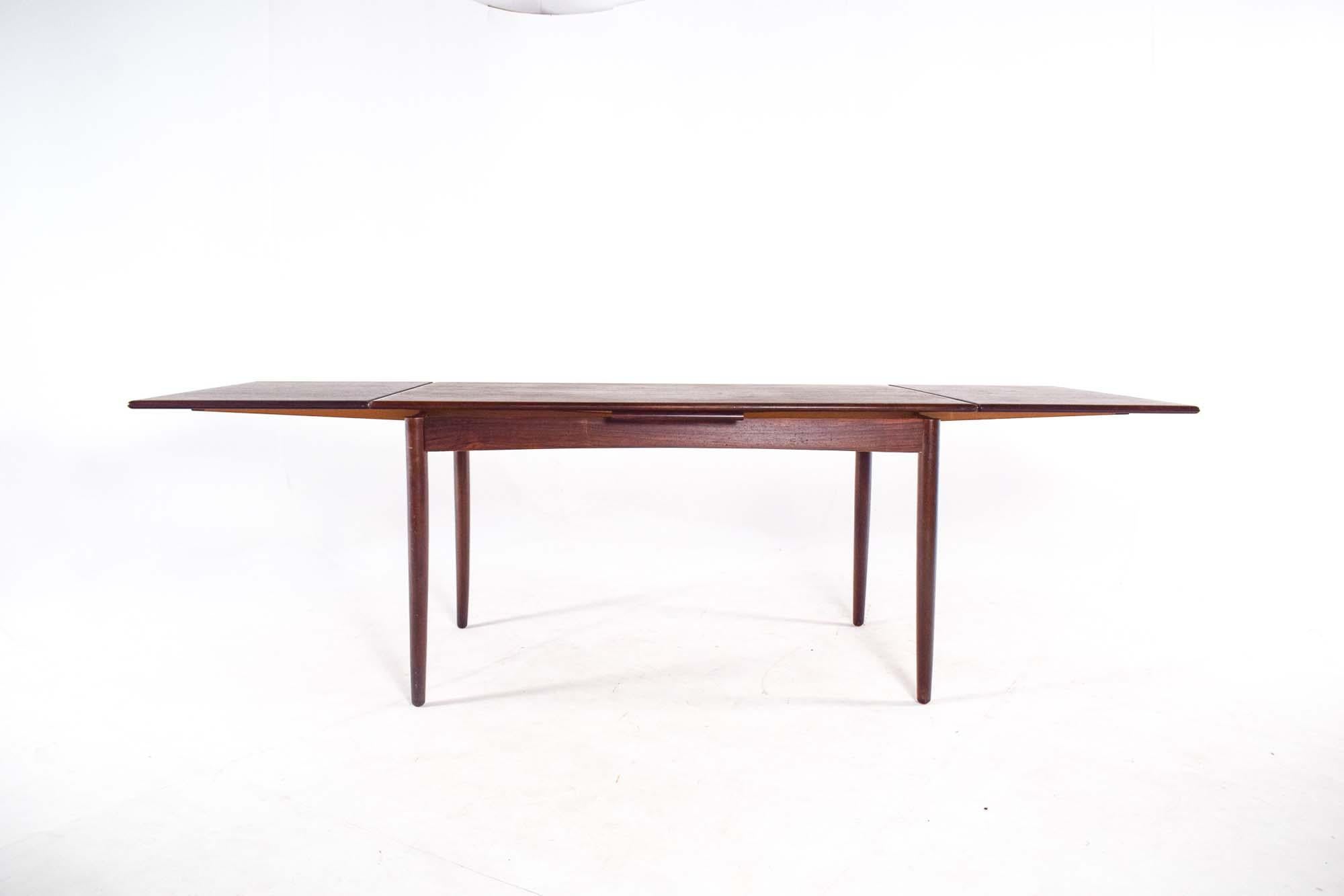 Danish Mid Century Modern Extendable Rosewood Dining Table For Sale