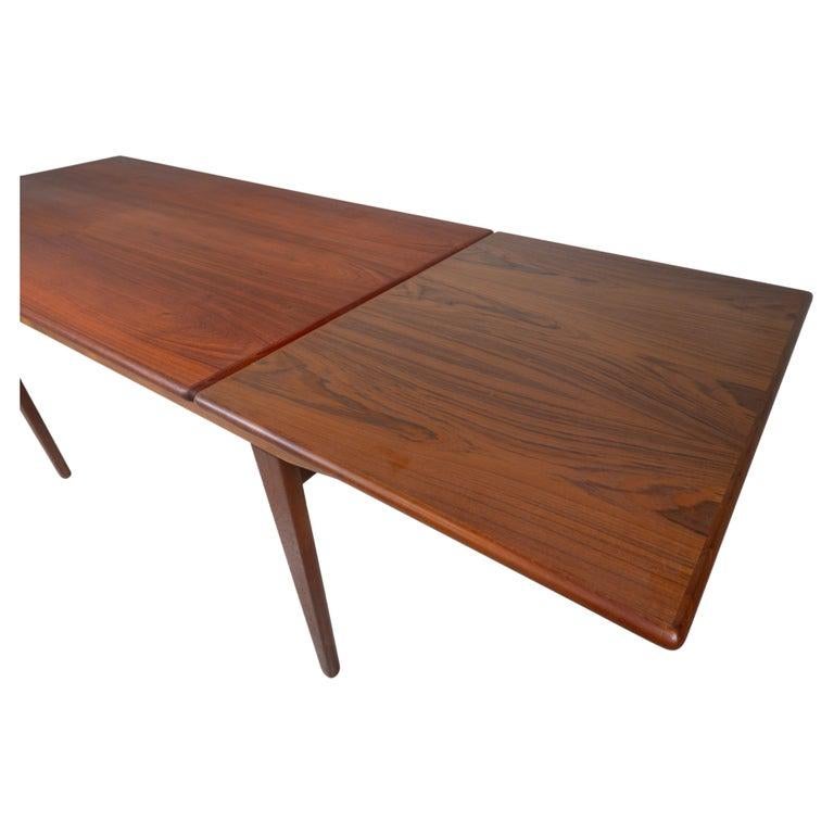Mid-Century Modern Extendable Scandinavian Dining Table, 1950s
 Arne Vodder style 

D:  85,5 cm    H:  72,5 cm   W:  162 - 229 cm (63.78-90.16