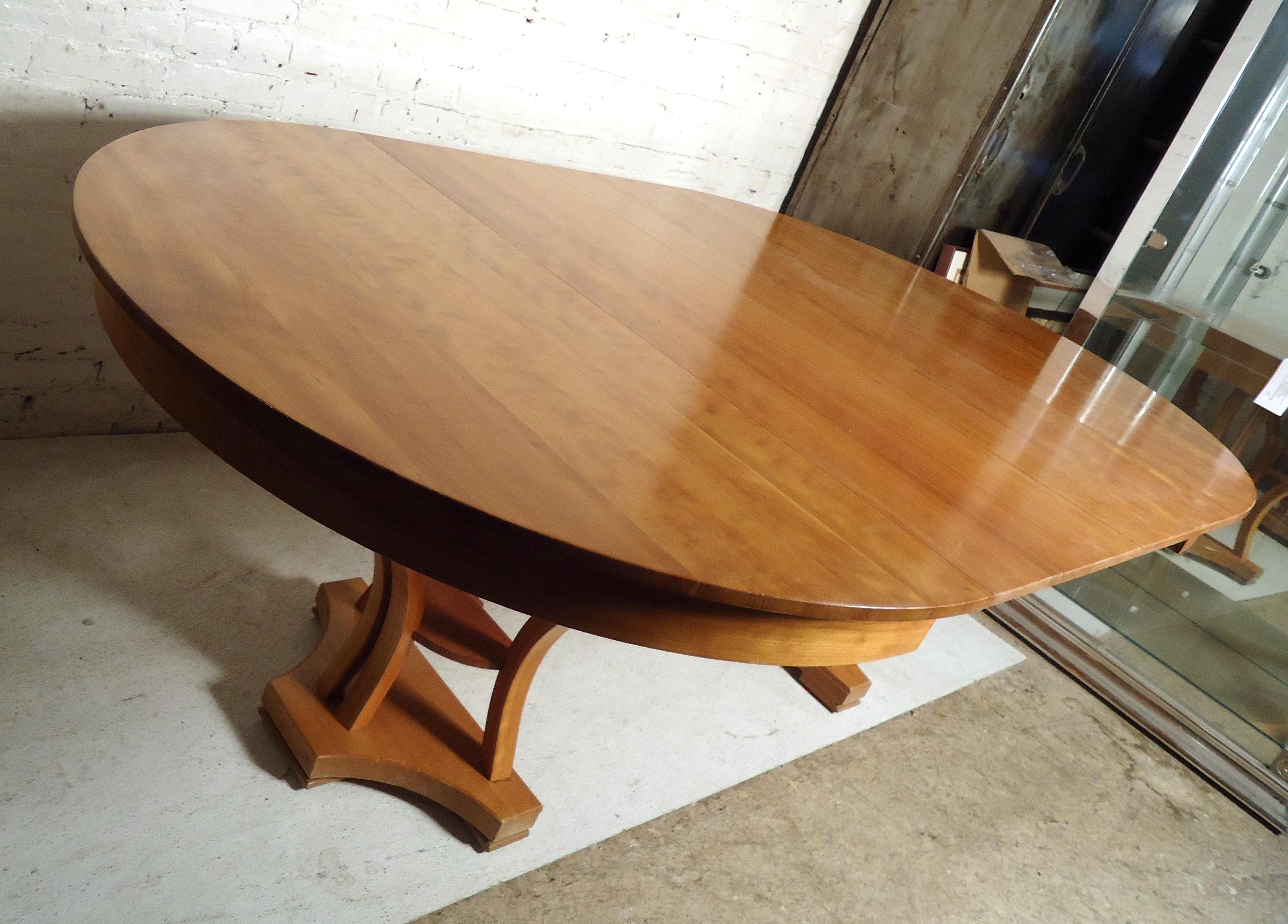 Mid-Century Modern Extendable Table In Good Condition In Brooklyn, NY