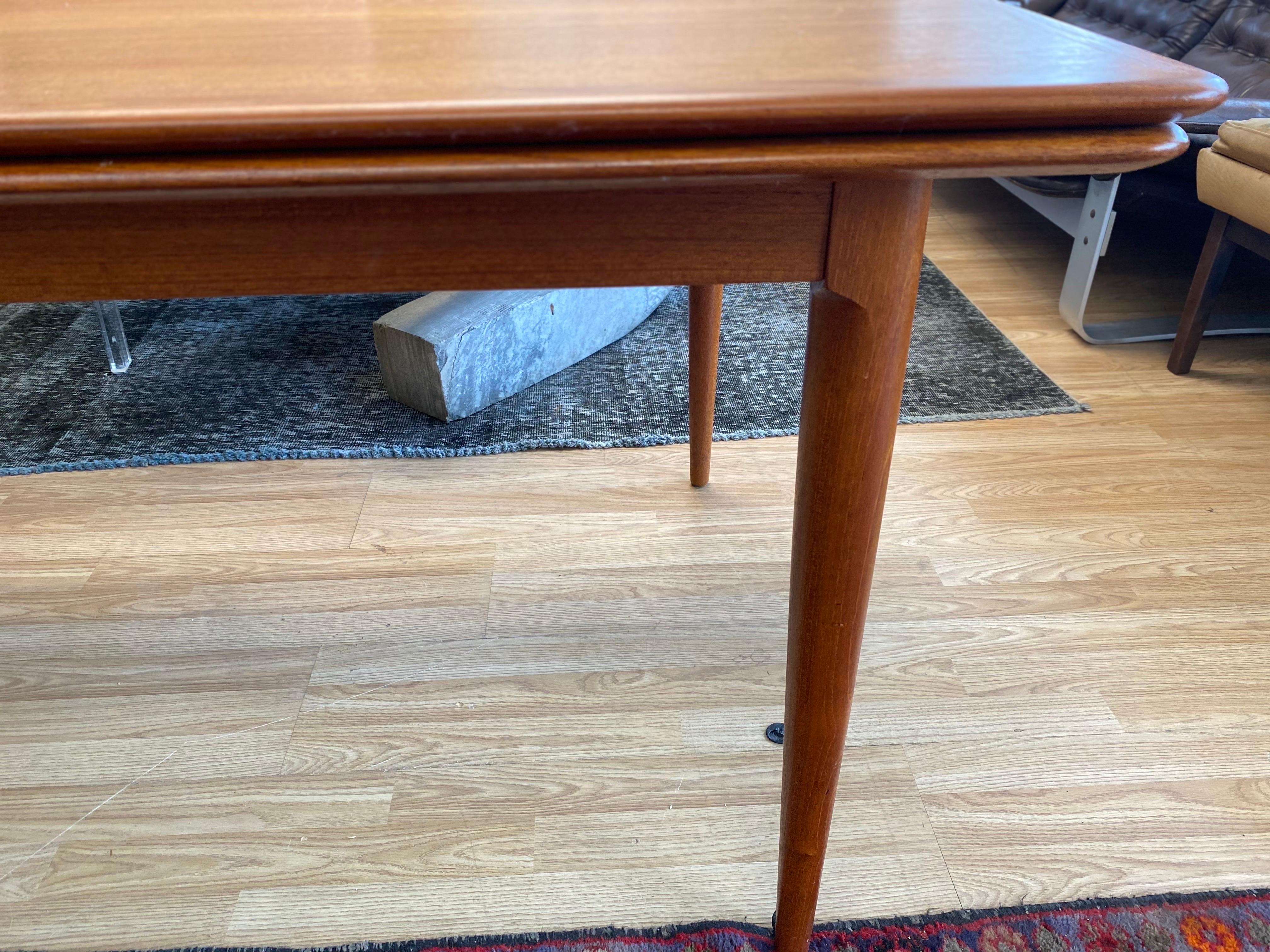 Mid-Century Modern Extendable Teak Dining Table by Moreddi  In Good Condition In San Antonio, TX