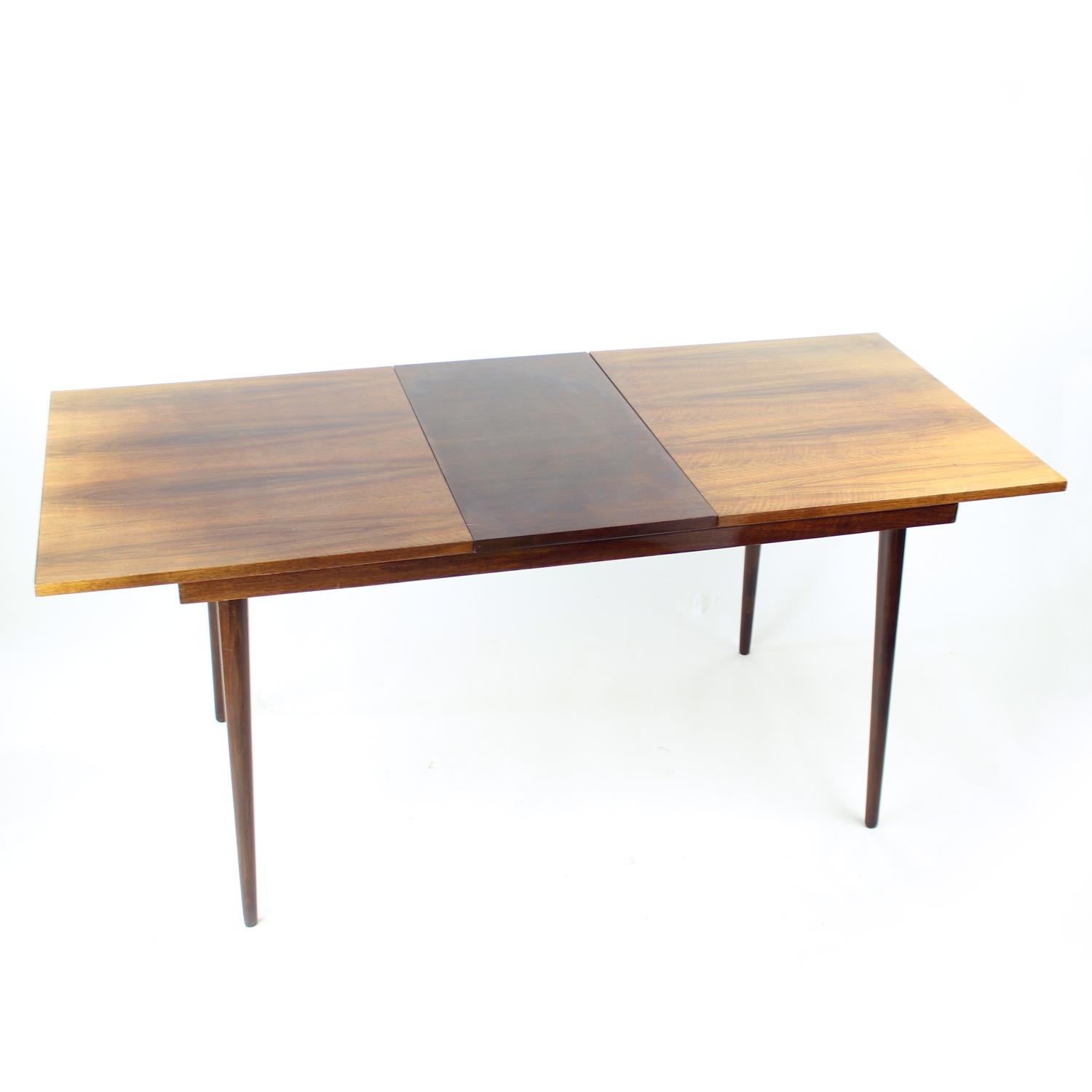 Mid Century Modern Extendable Walnut Dining Table By Mier, Czechoslovakia, 1960s For Sale 5