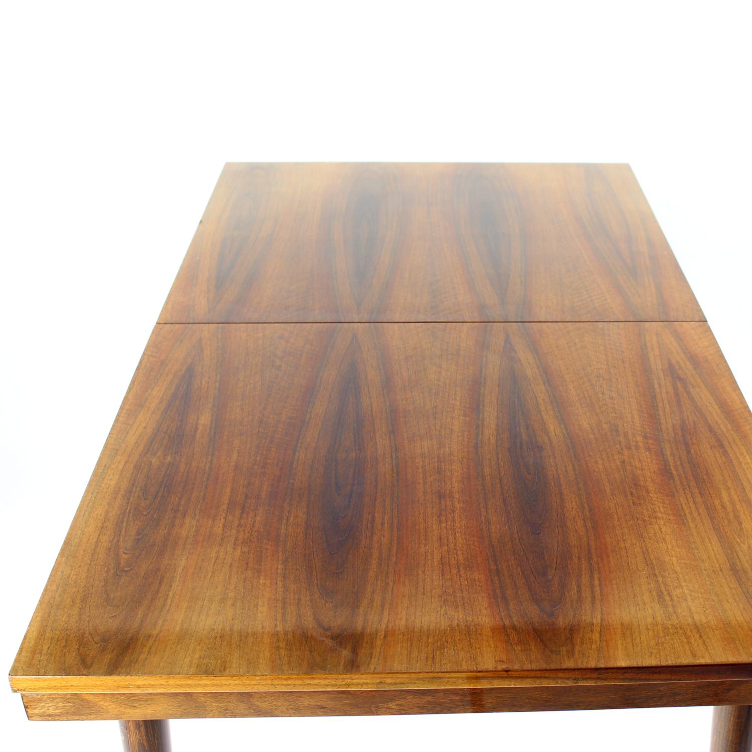 Mid Century Modern Extendable Walnut Dining Table By Mier, Czechoslovakia, 1960s For Sale 2