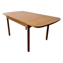 Mid-Century modern extending dining table by Schreiber Furniture